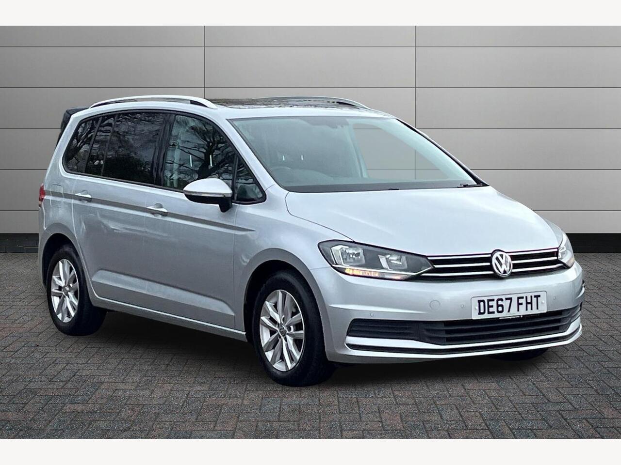 Main listing image - Volkswagen Touran