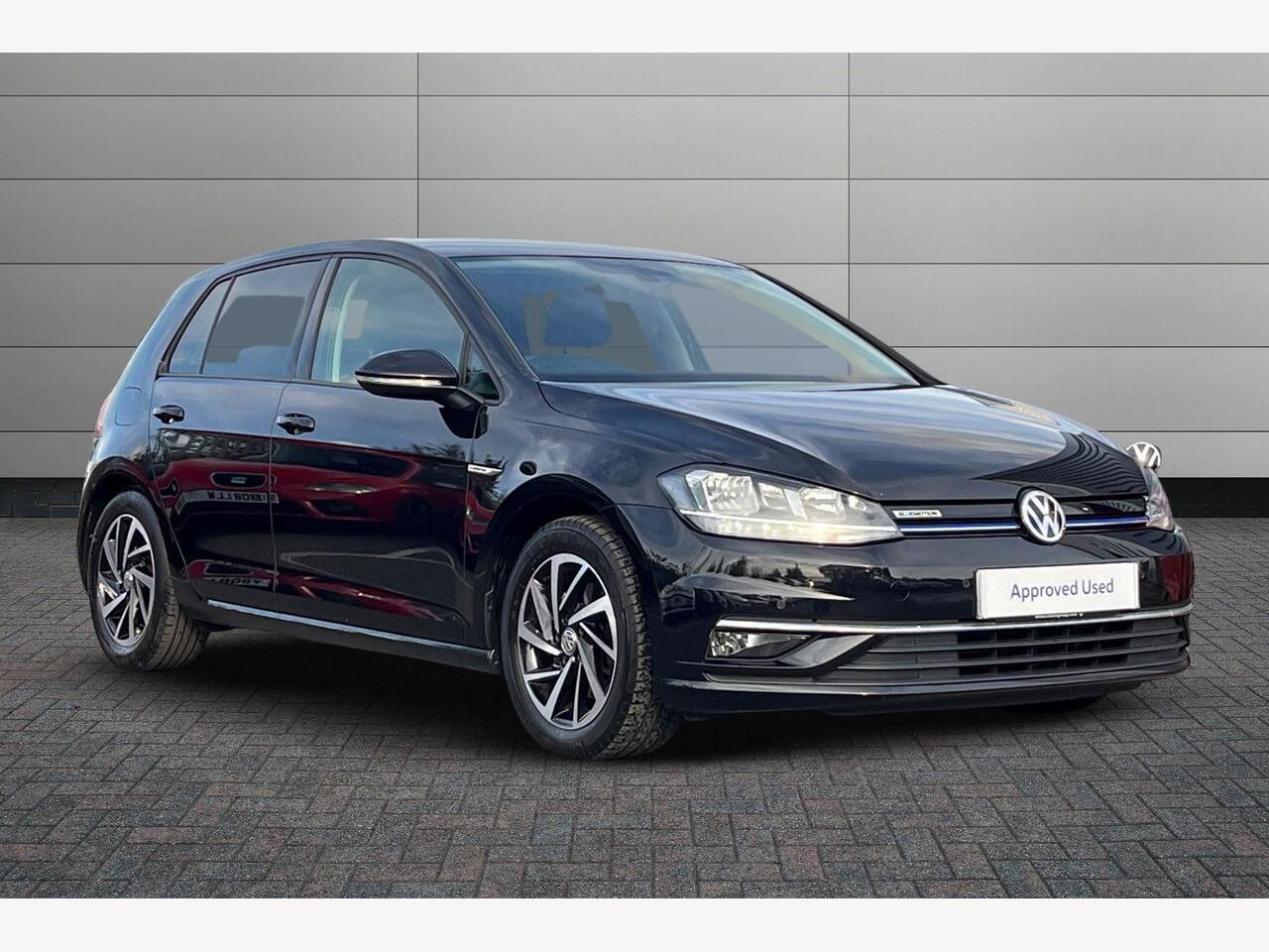 Main listing image - Volkswagen Golf