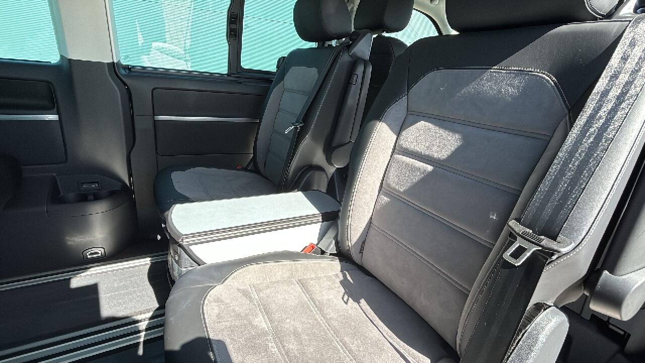 Main listing image - Volkswagen Caravelle