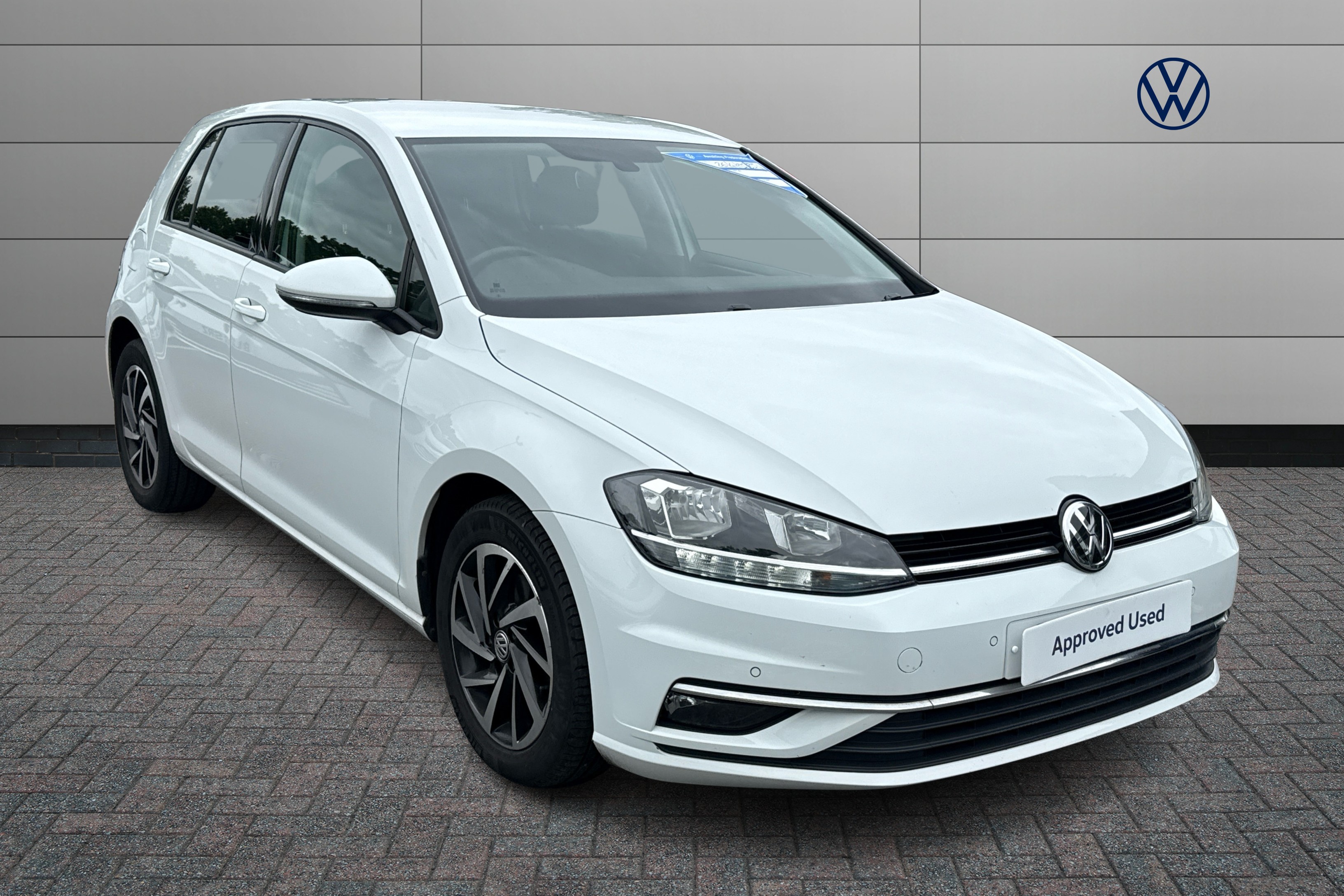Main listing image - Volkswagen Golf