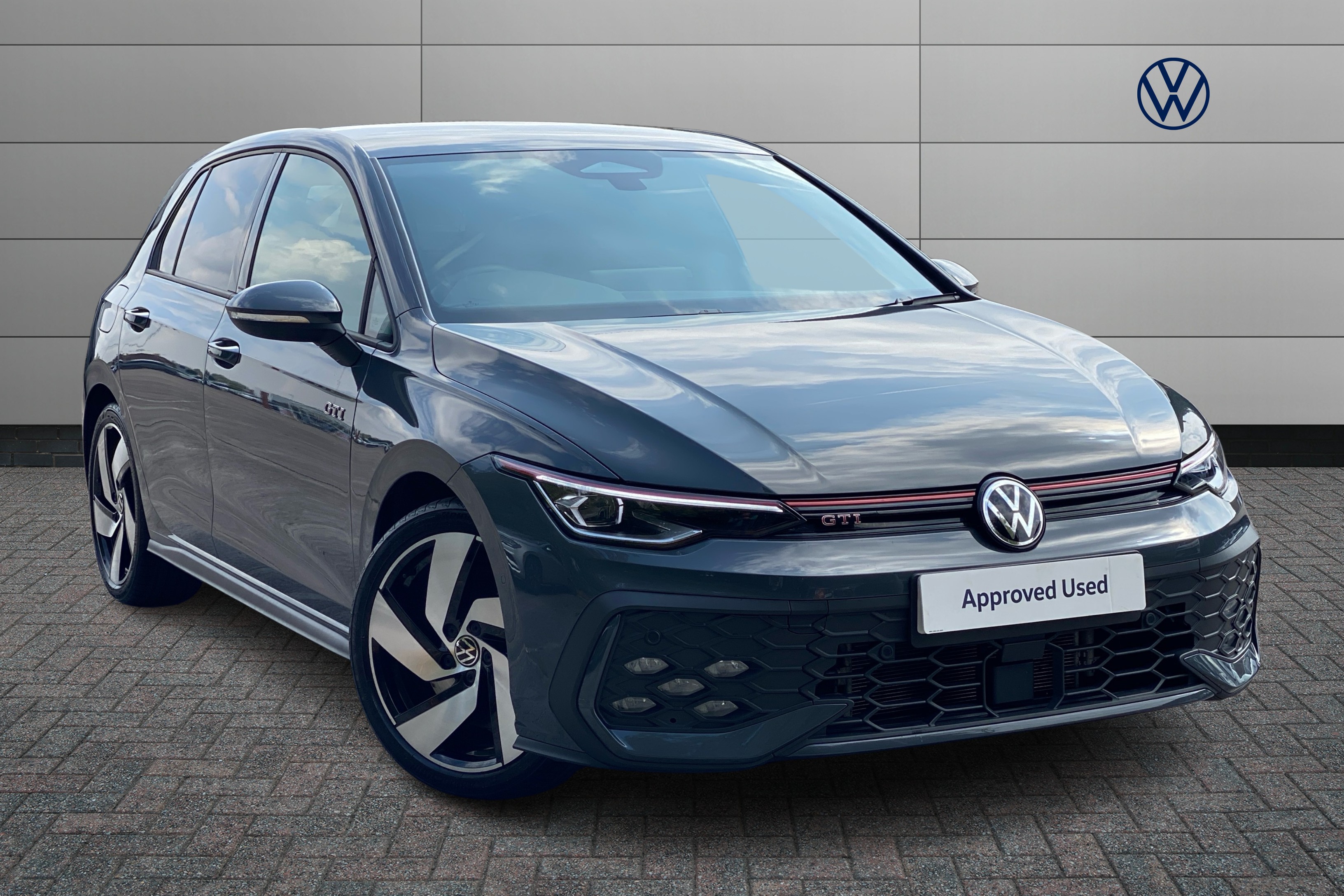 Main listing image - Volkswagen Golf