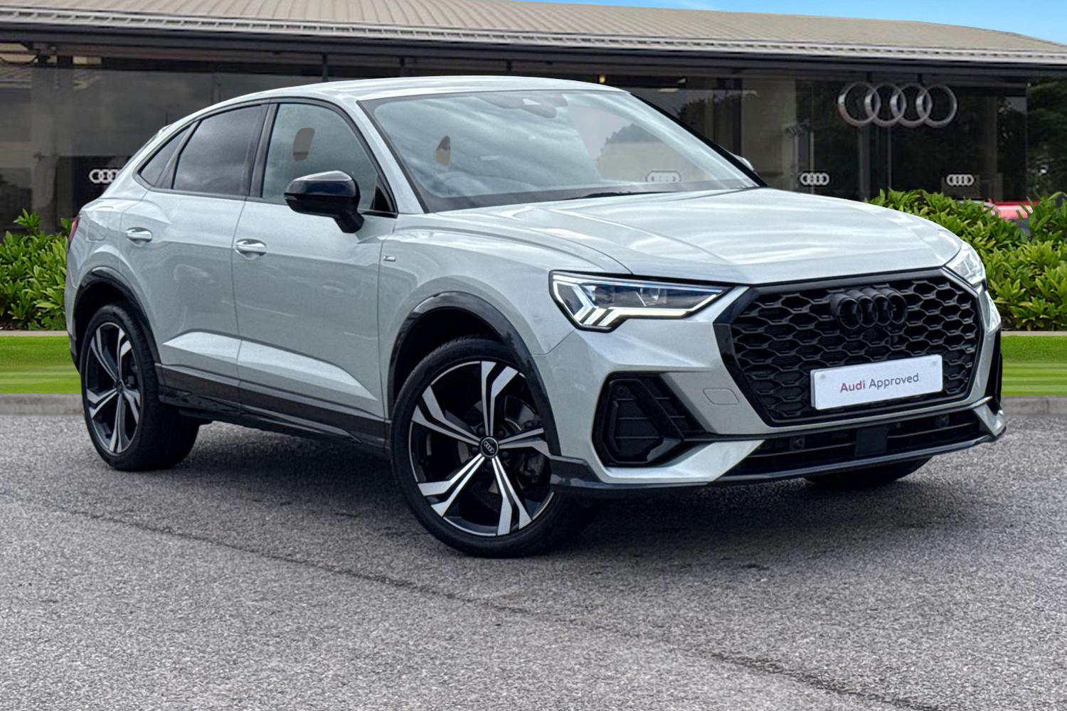 Main listing image - Audi Q3