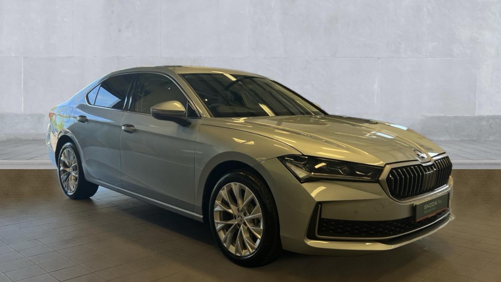 Main listing image - Skoda Superb