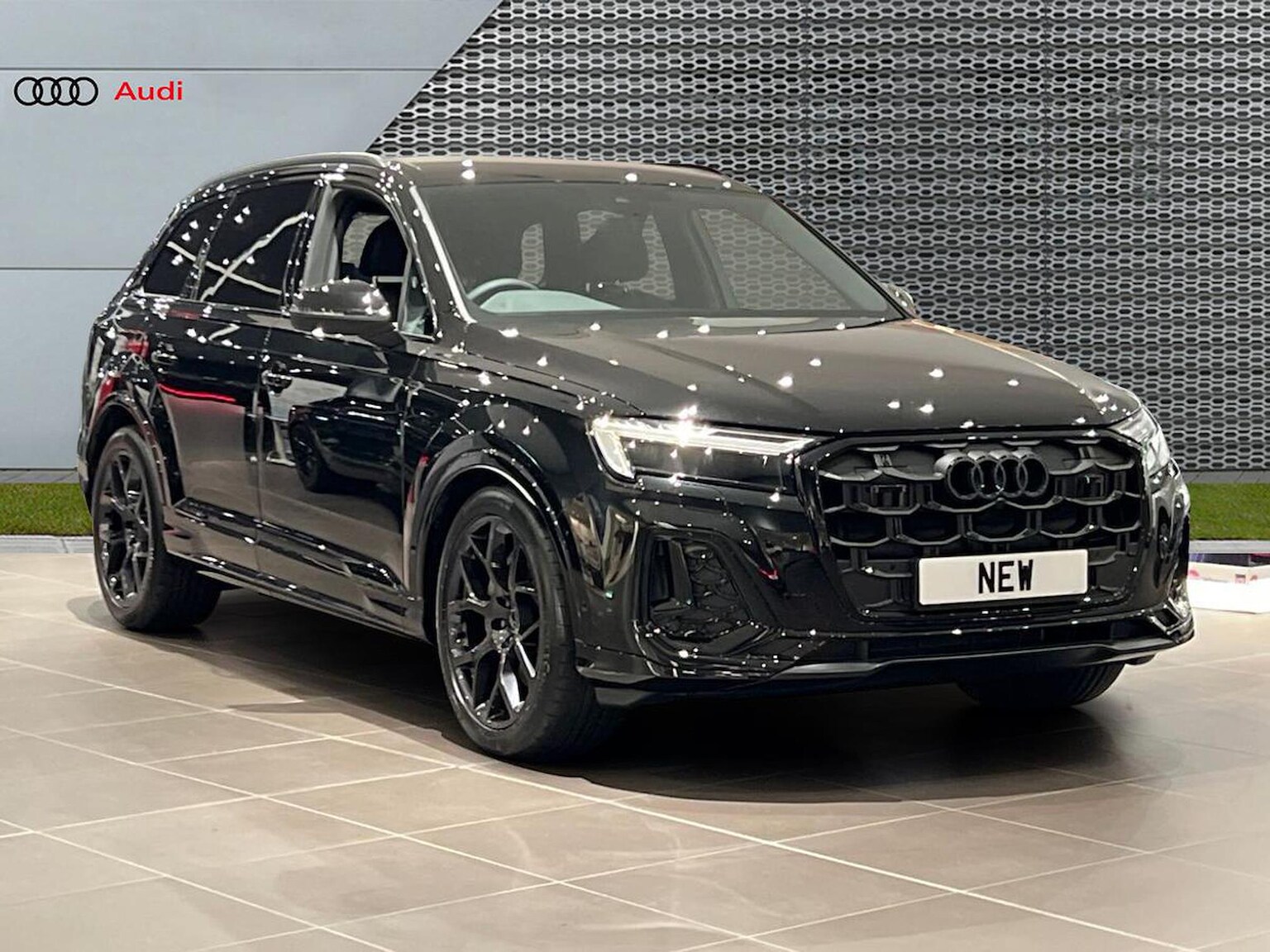 Main listing image - Audi Q7