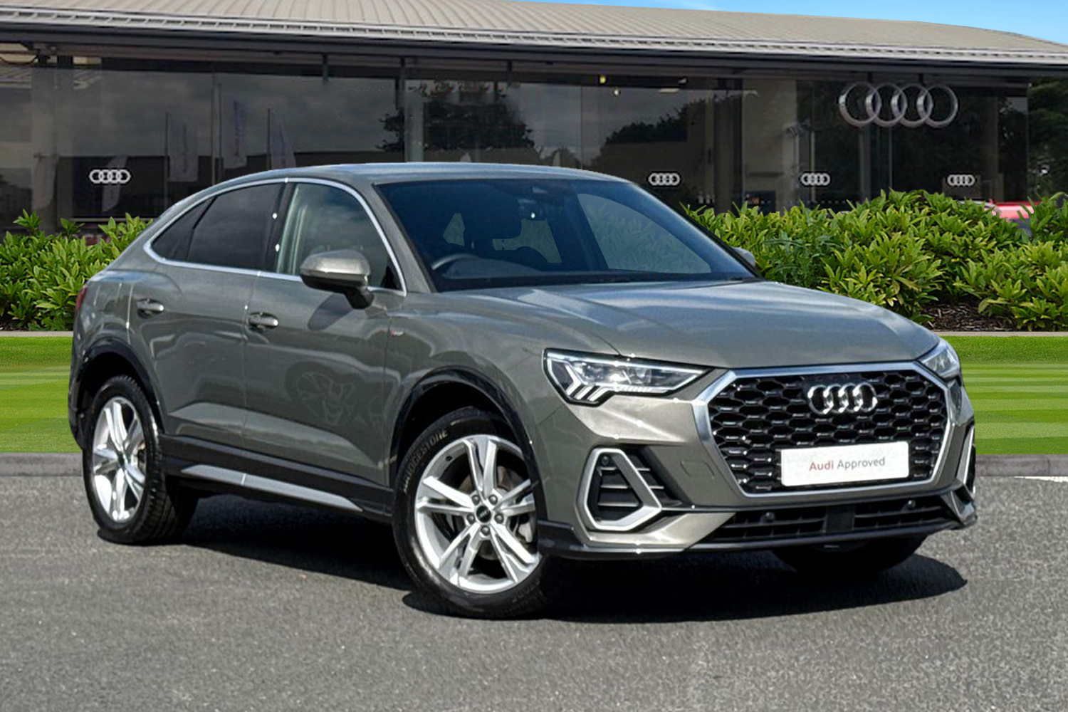Main listing image - Audi Q3