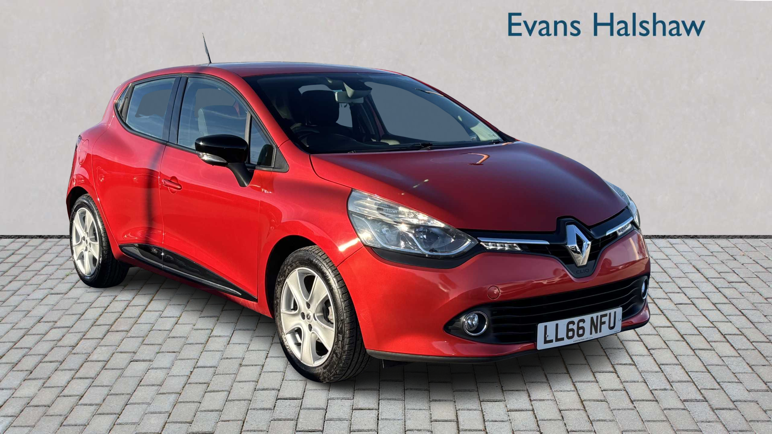 Main listing image - Renault Clio