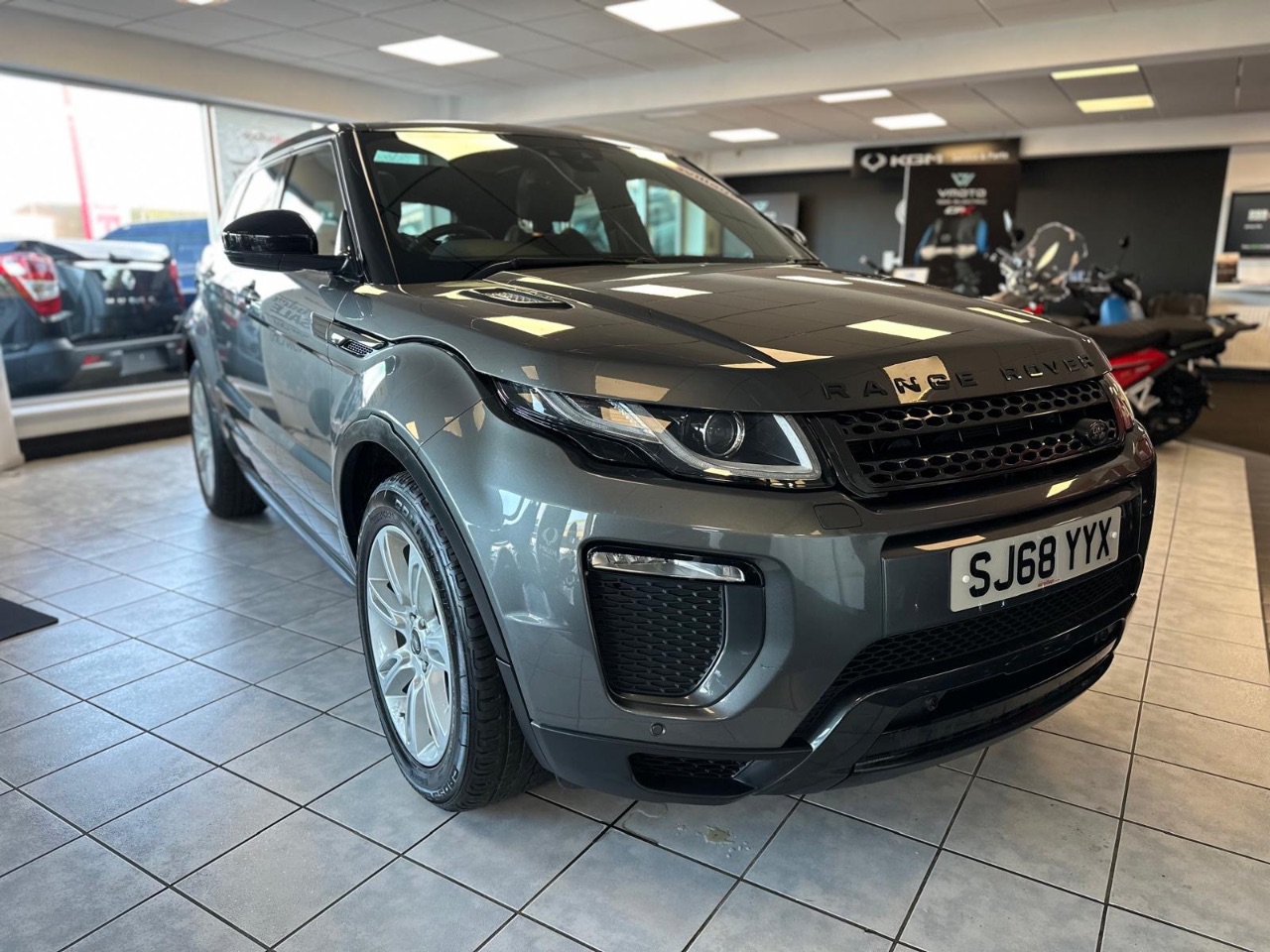 Main listing image - Land Rover Range Rover Evoque