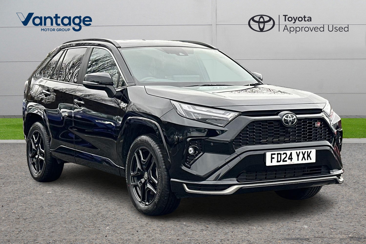 Main listing image - Toyota RAV4