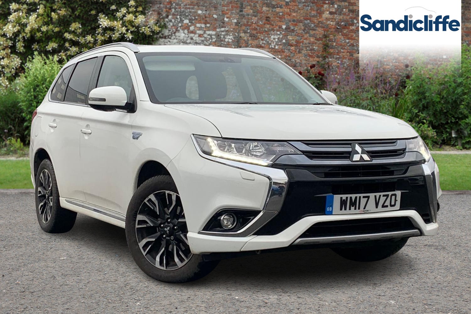 Main listing image - Mitsubishi Outlander