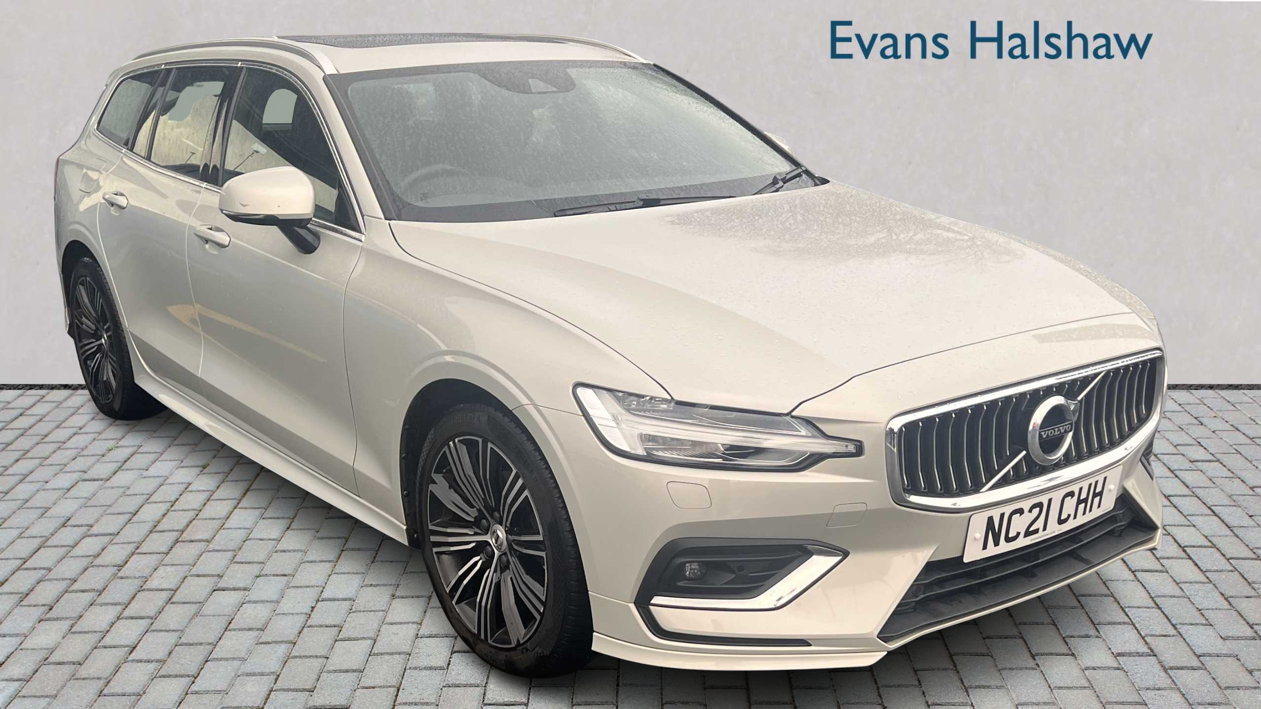 Main listing image - Volvo V60