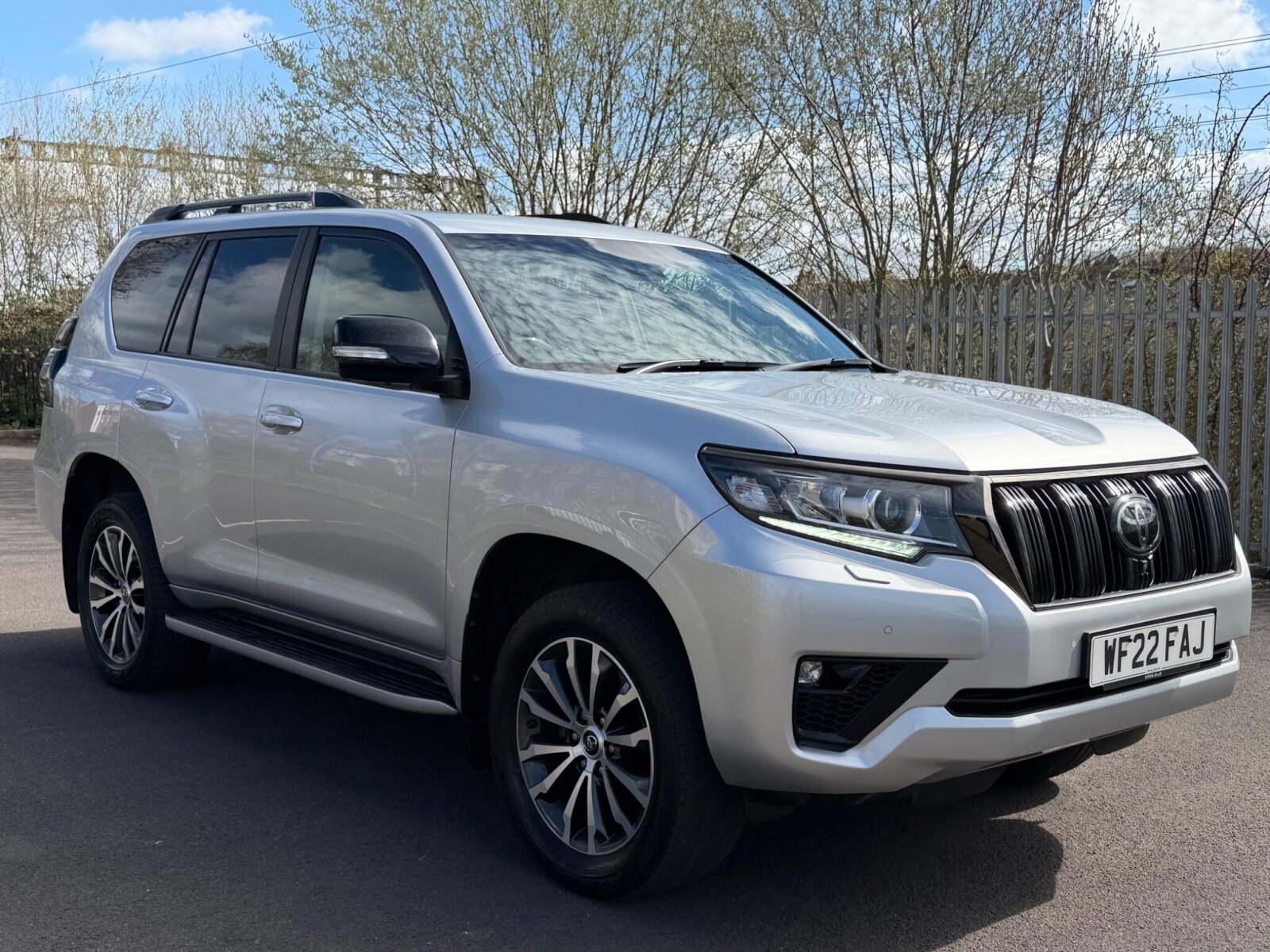 Main listing image - Toyota Land Cruiser