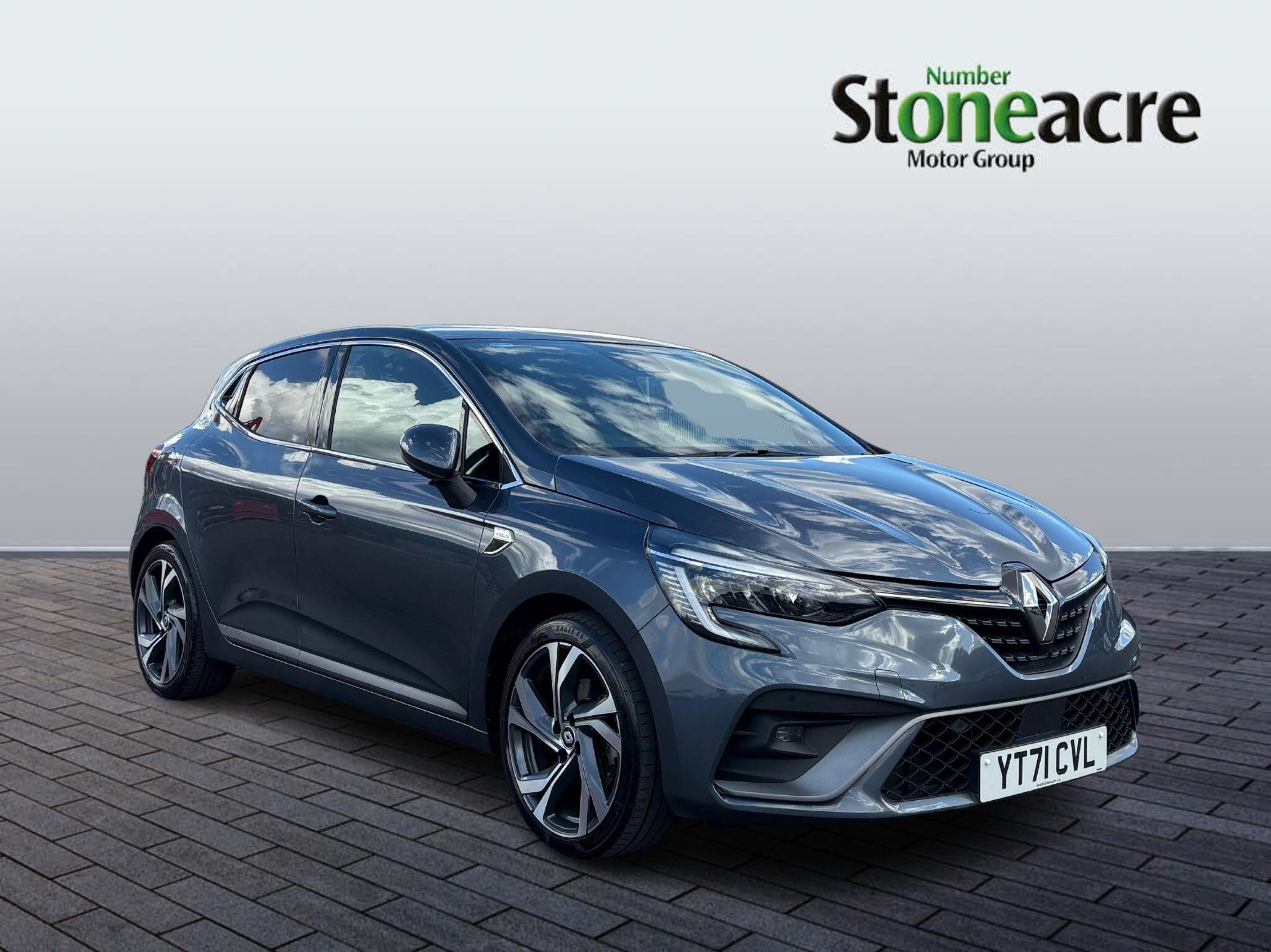 Main listing image - Renault Clio