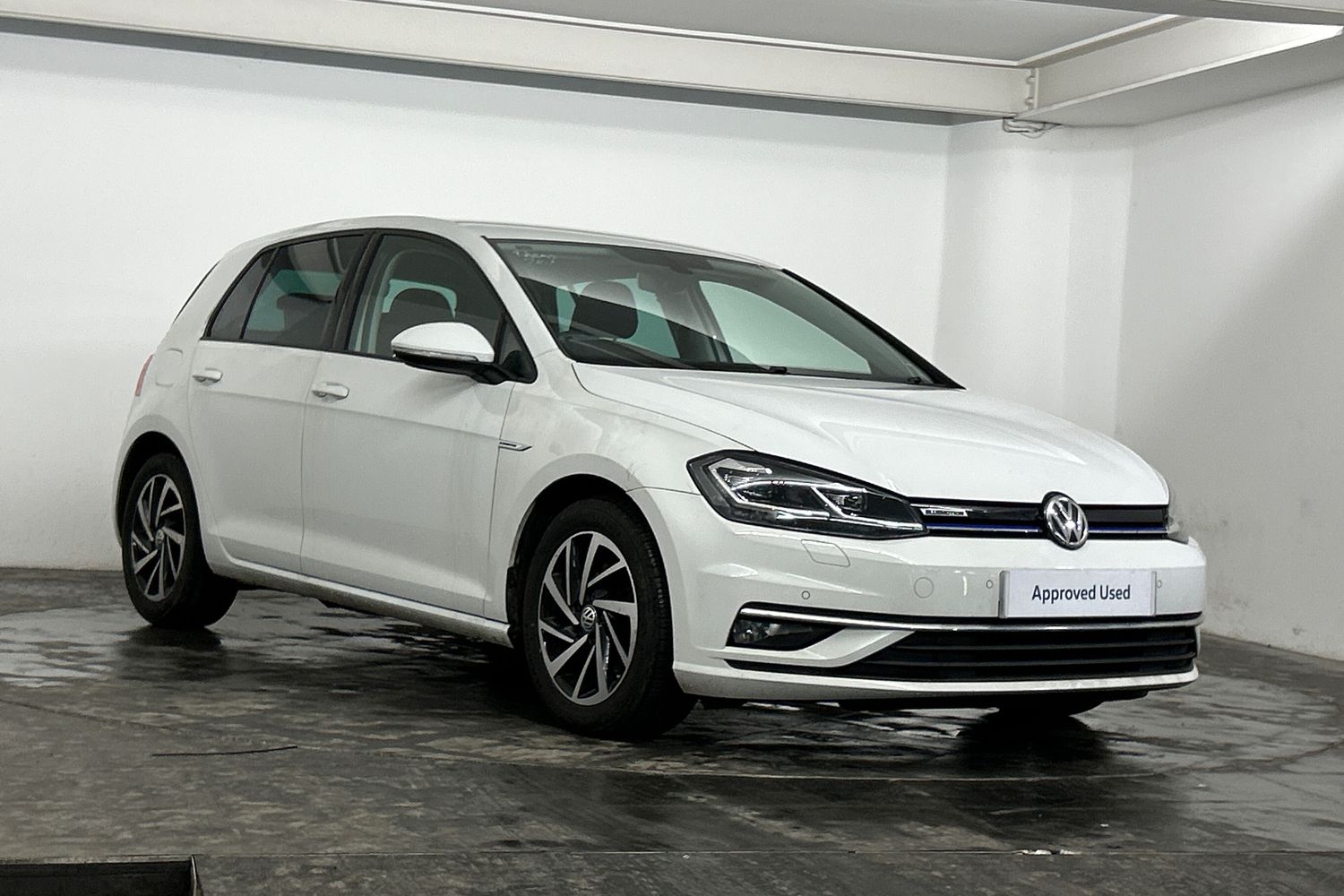 Main listing image - Volkswagen Golf