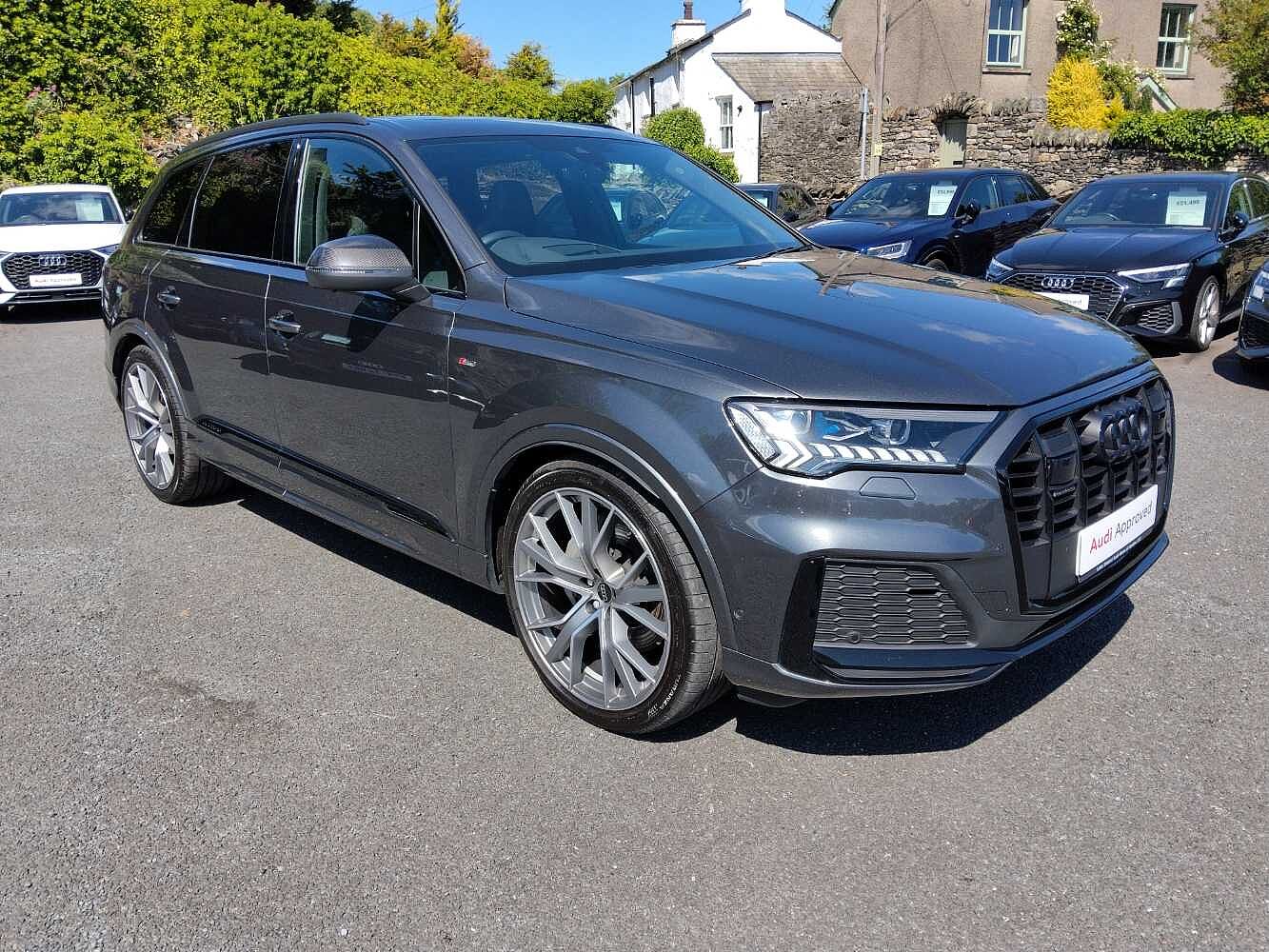 Main listing image - Audi Q7