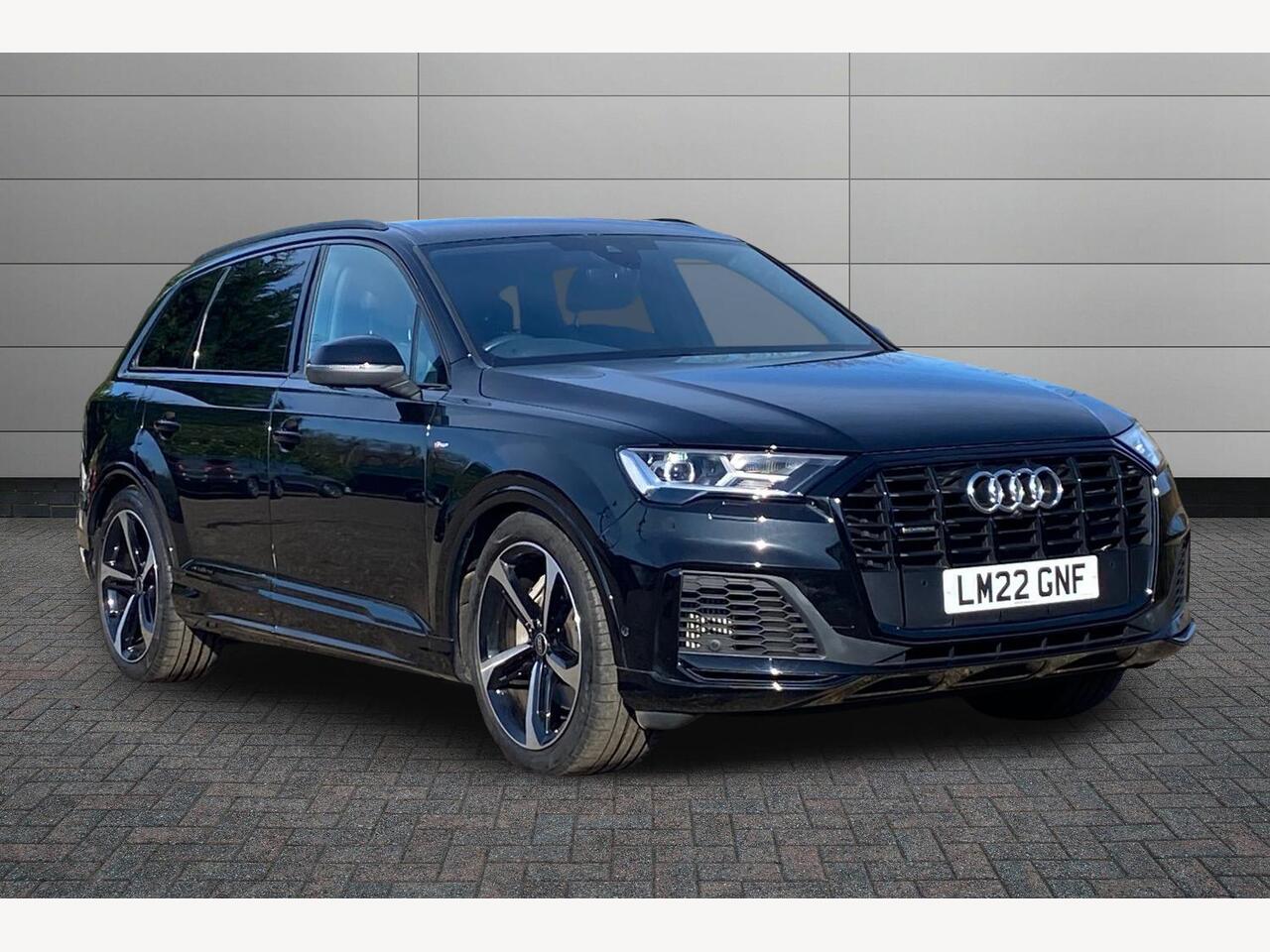 Main listing image - Audi Q7