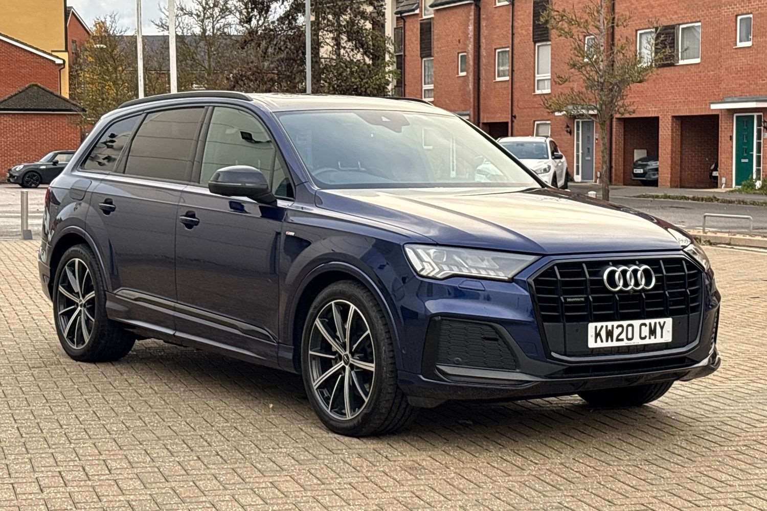 Main listing image - Audi Q7