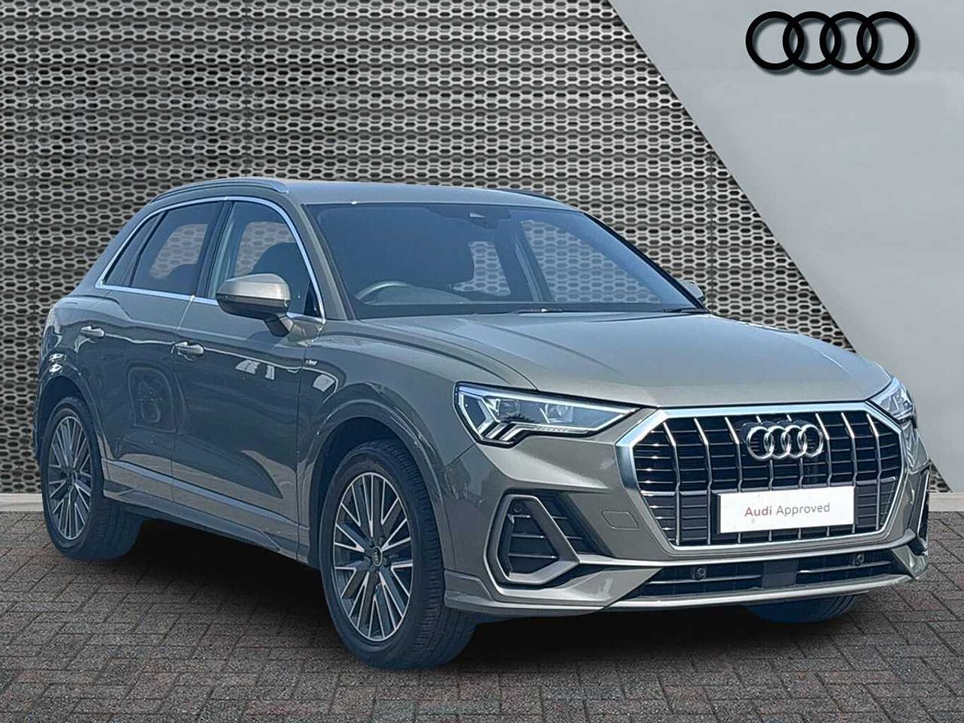 Main listing image - Audi Q3