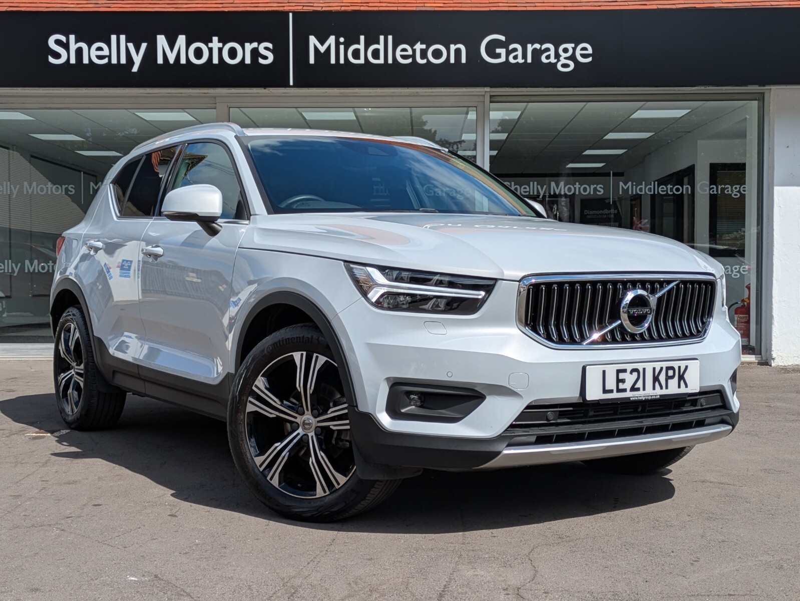 Main listing image - Volvo XC40