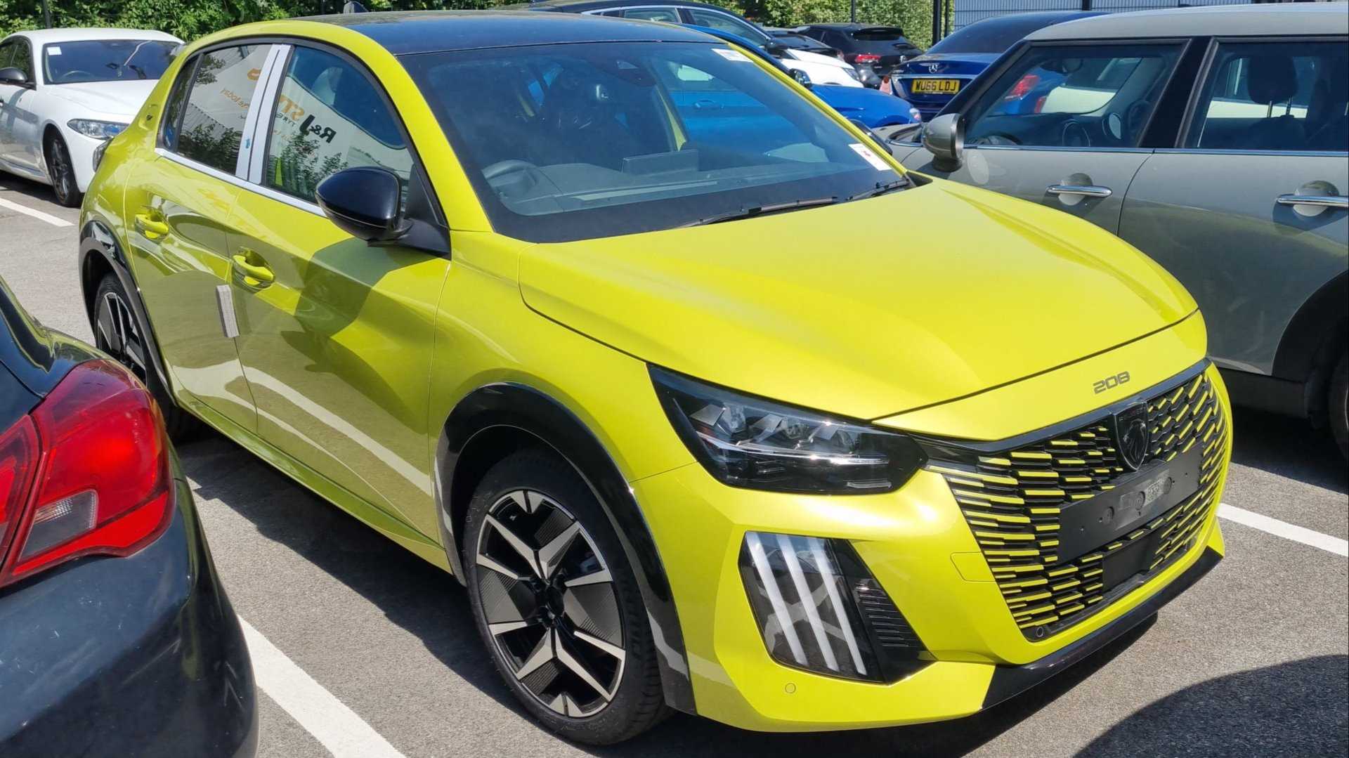 Main listing image - Peugeot 208