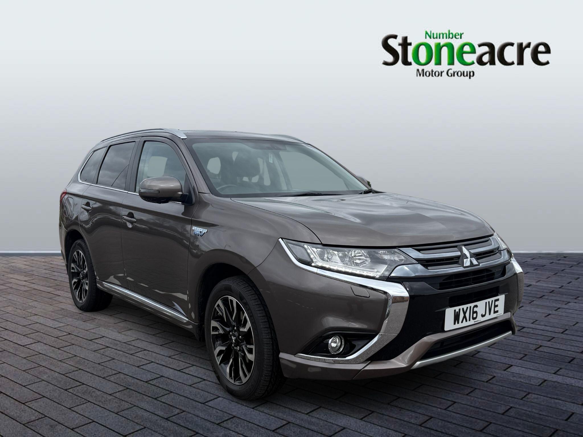 Main listing image - Mitsubishi Outlander