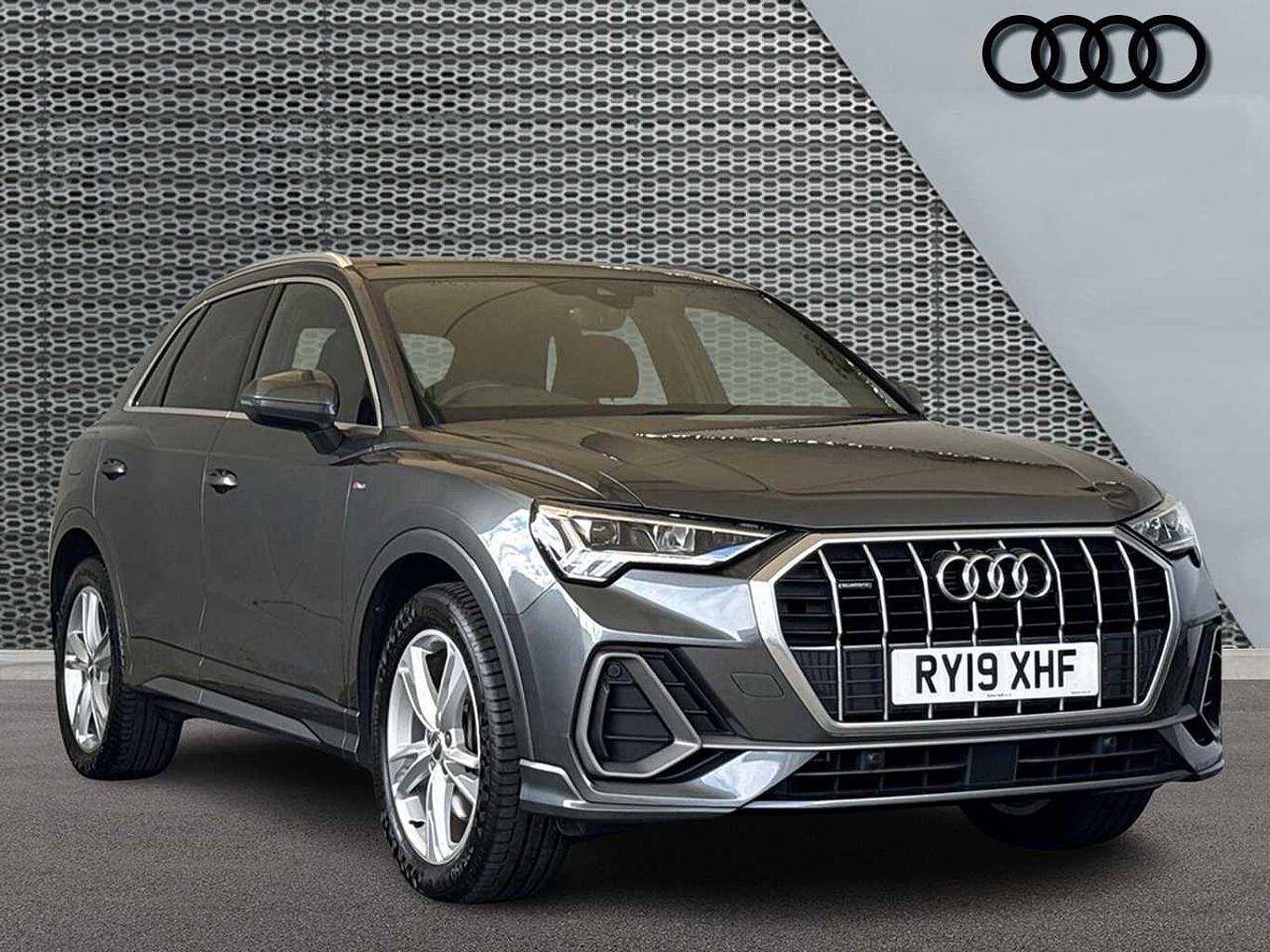 Main listing image - Audi Q3
