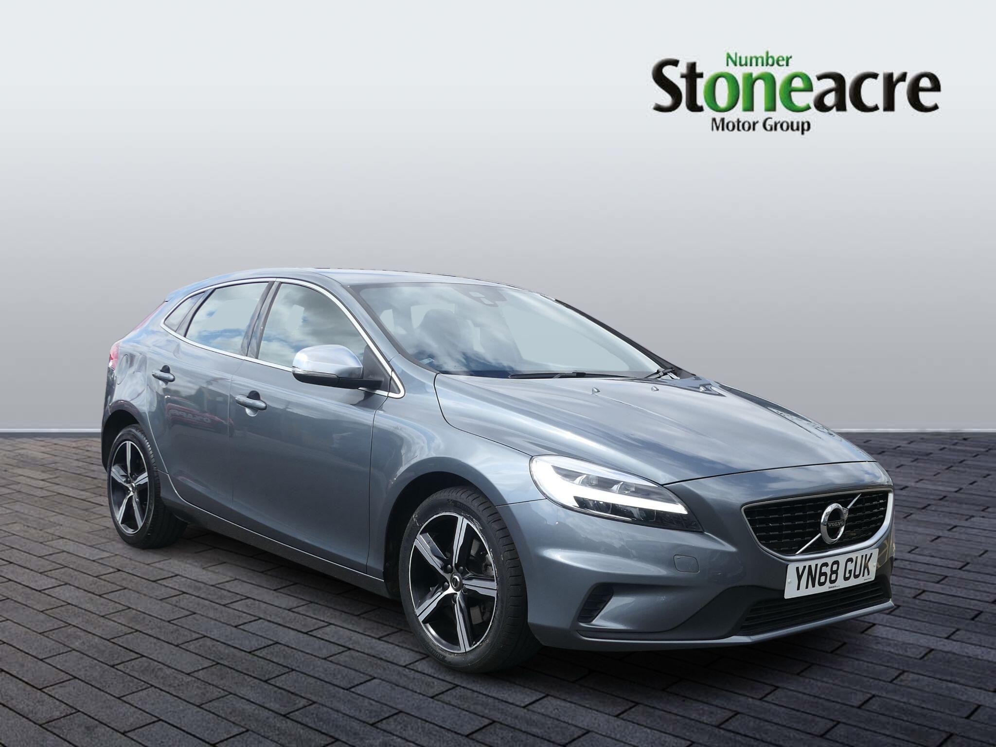 Main listing image - Volvo V40