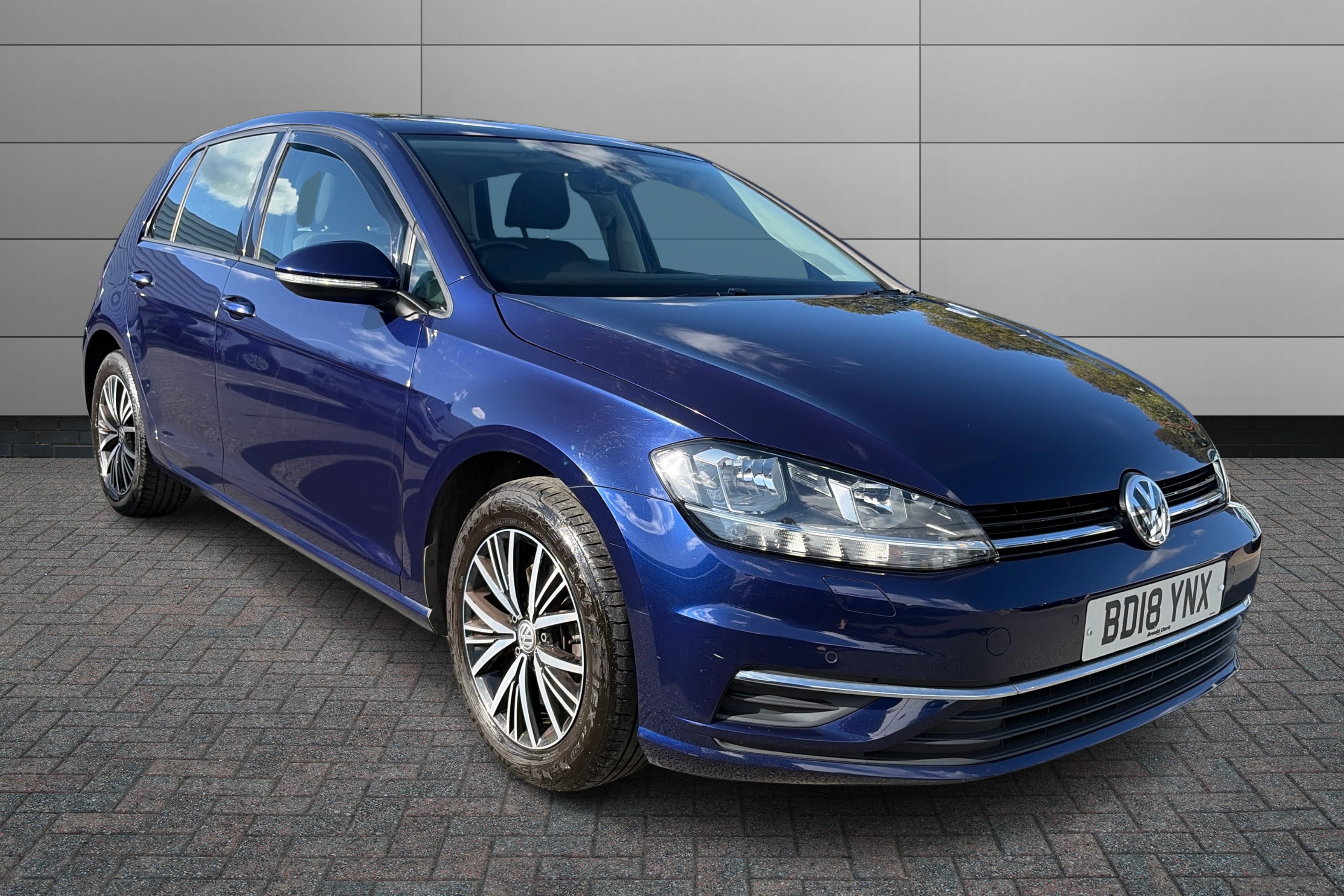 Main listing image - Volkswagen Golf