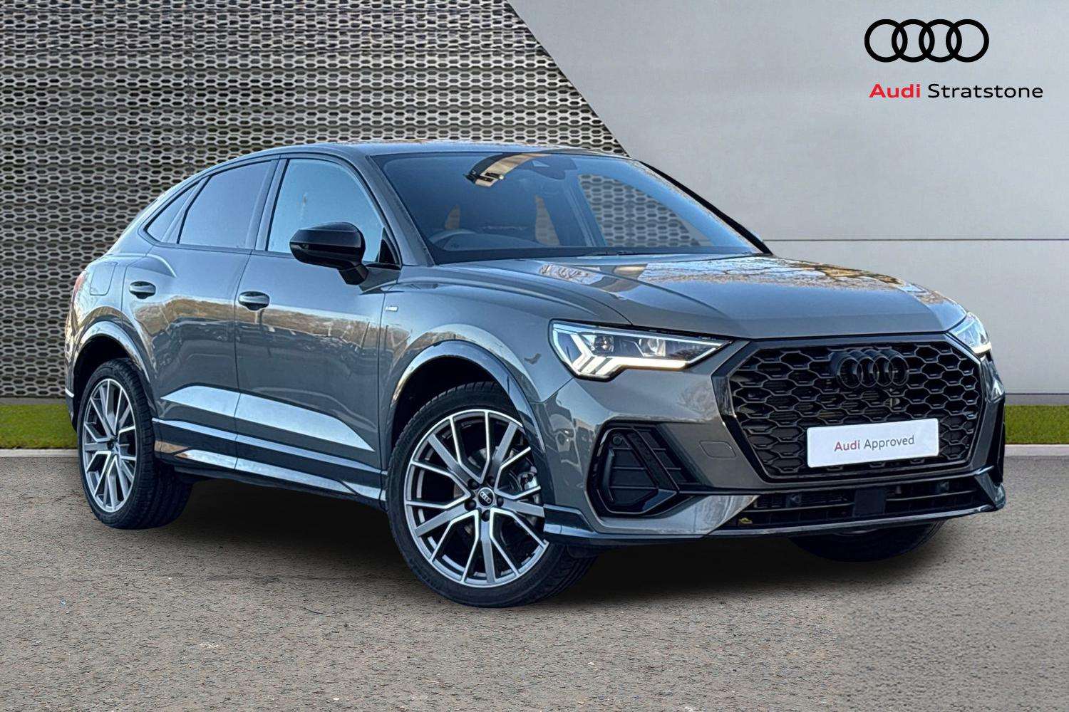 Main listing image - Audi Q3