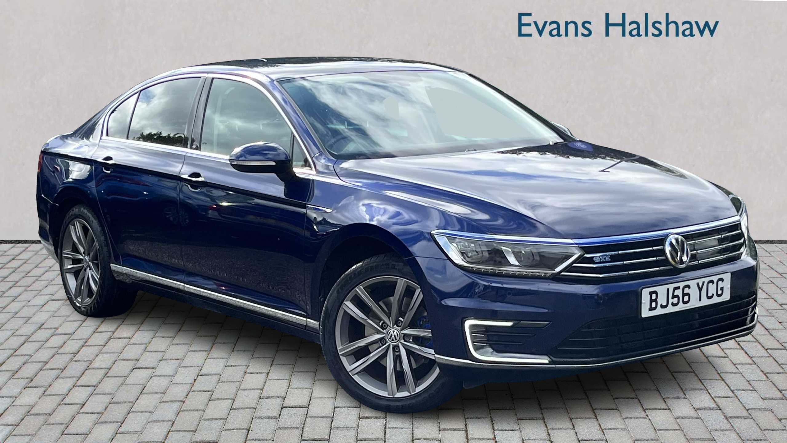 Main listing image - Volkswagen Passat GTE