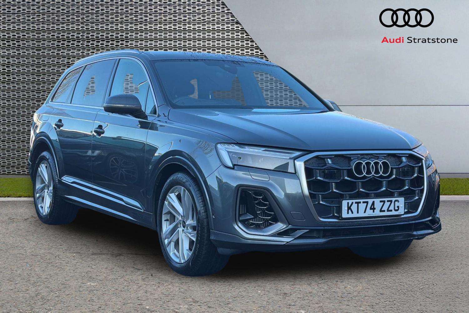 Main listing image - Audi Q7