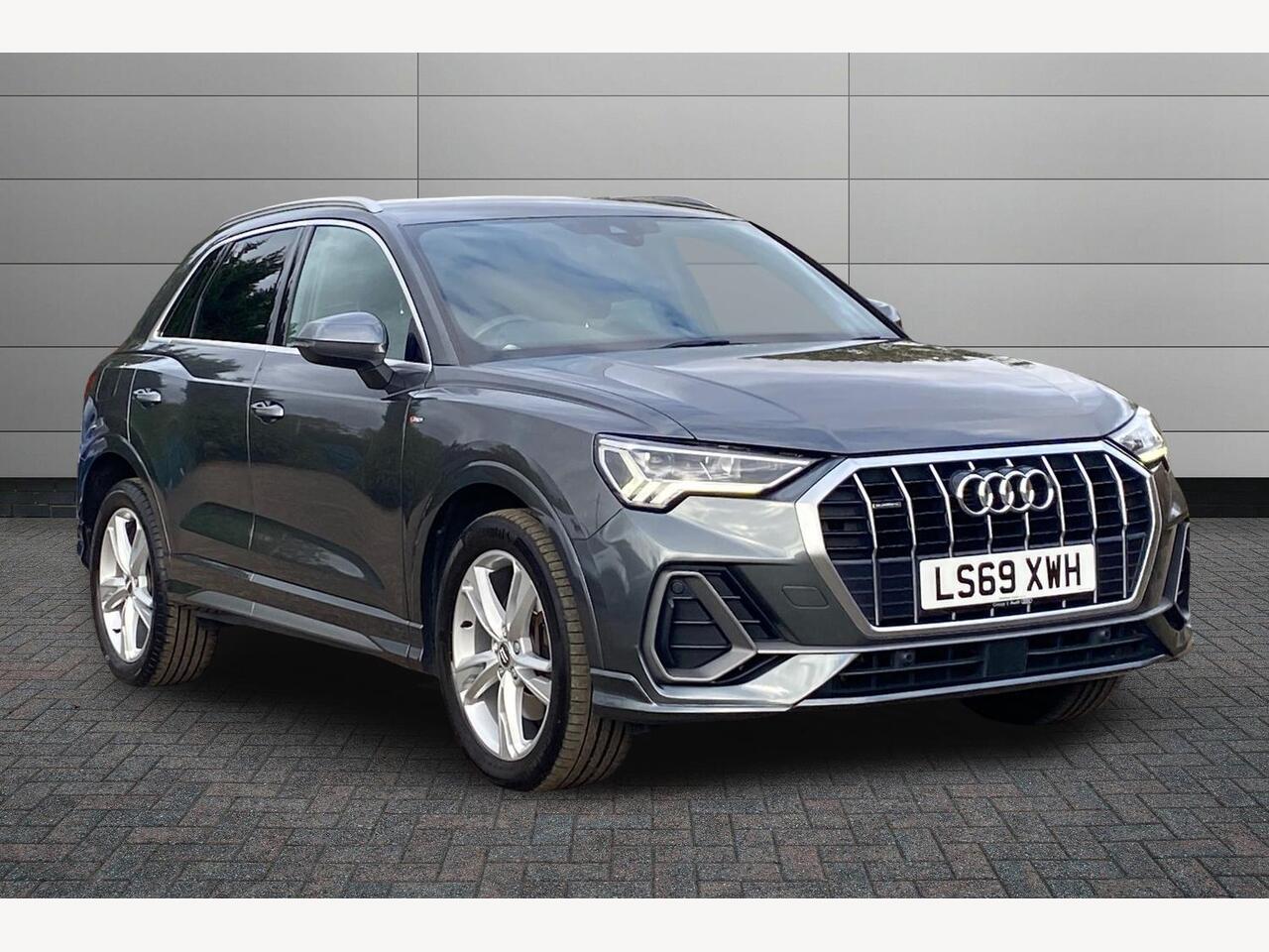 Main listing image - Audi Q3