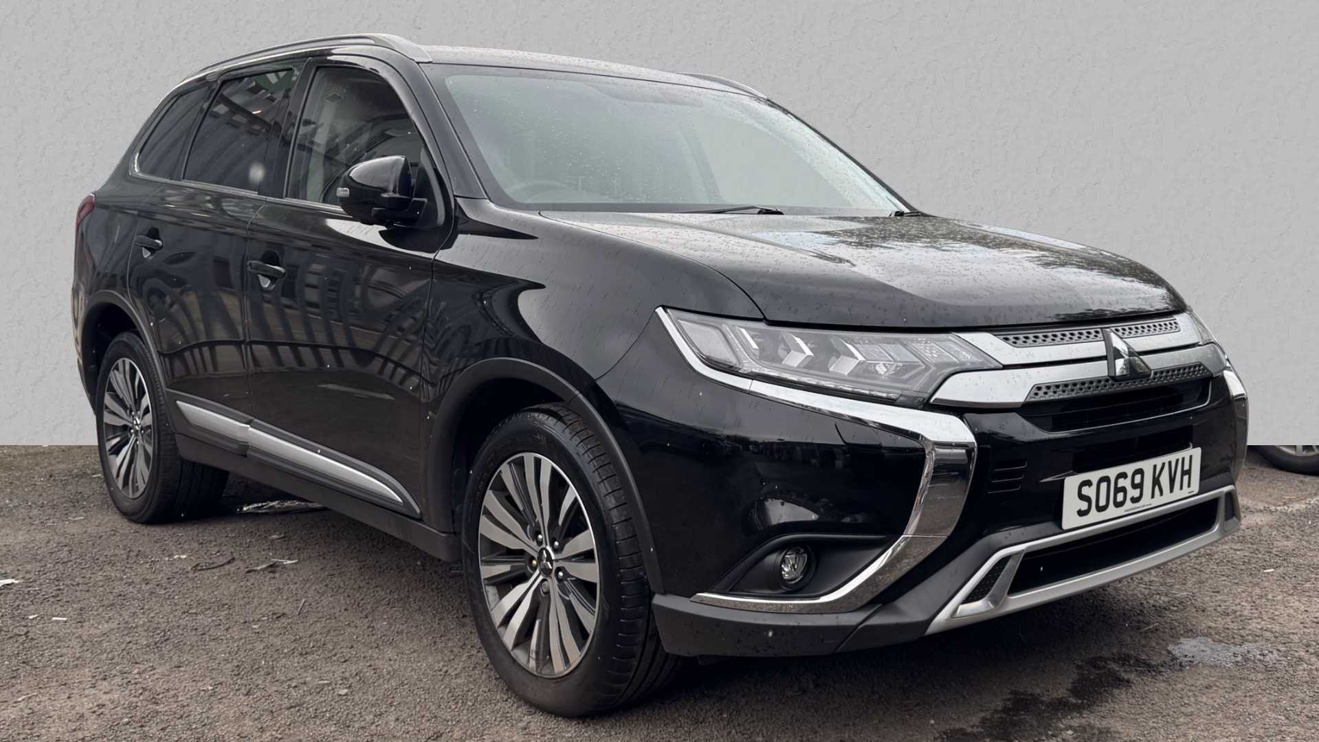 Main listing image - Mitsubishi Outlander