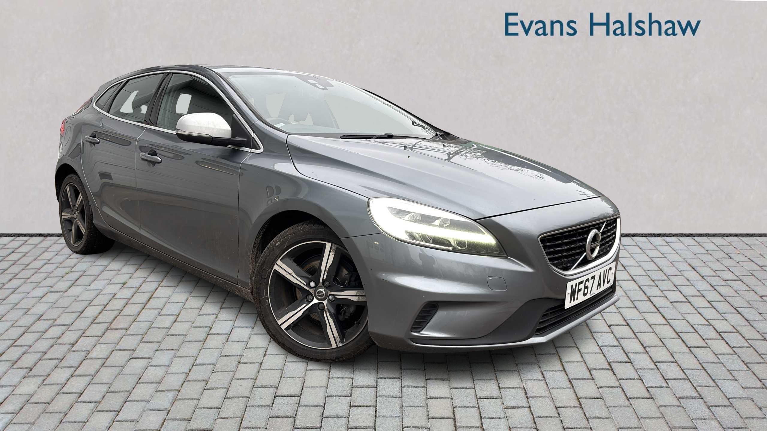 Main listing image - Volvo V40