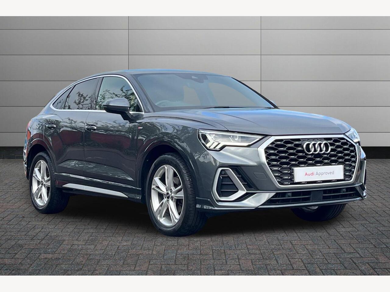 Main listing image - Audi Q3