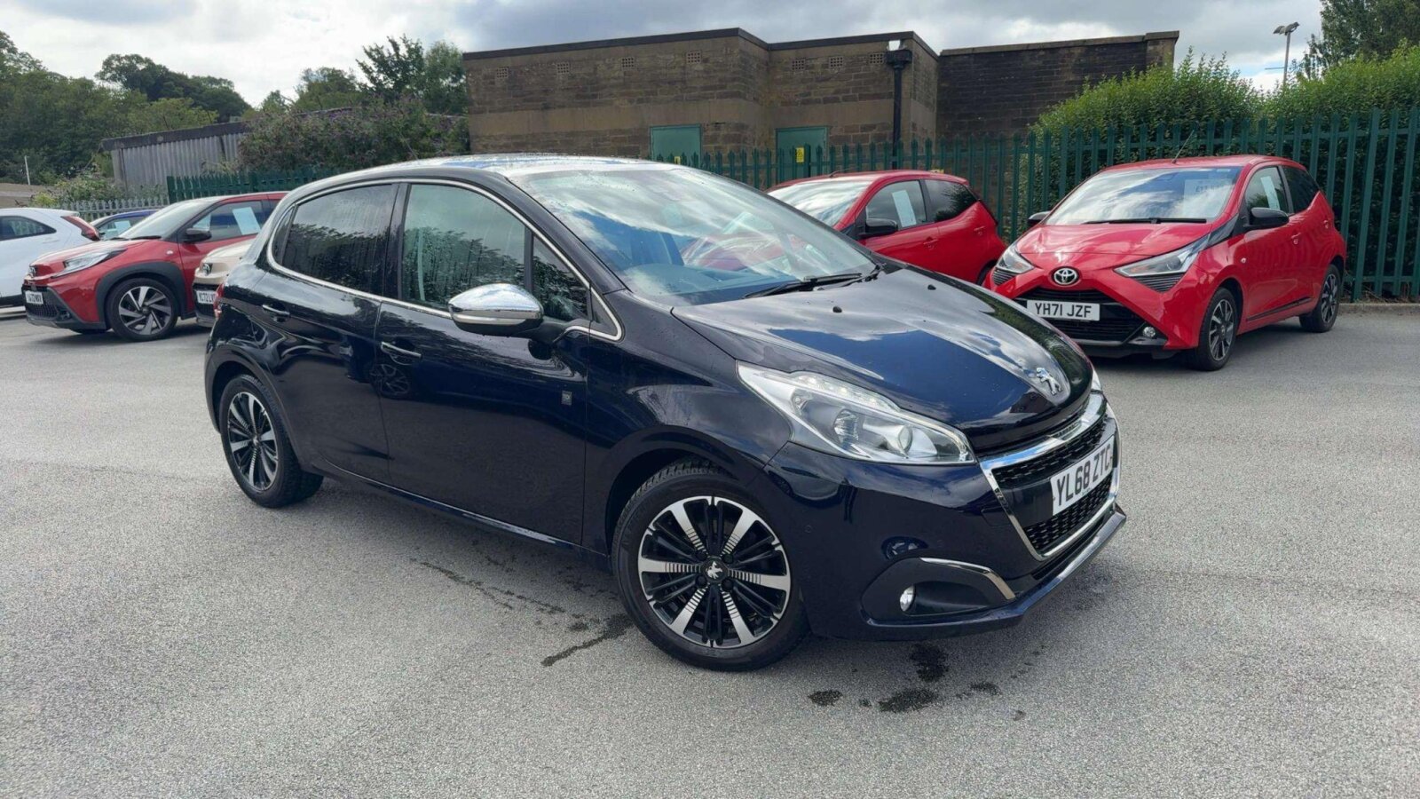 Main listing image - Peugeot 208