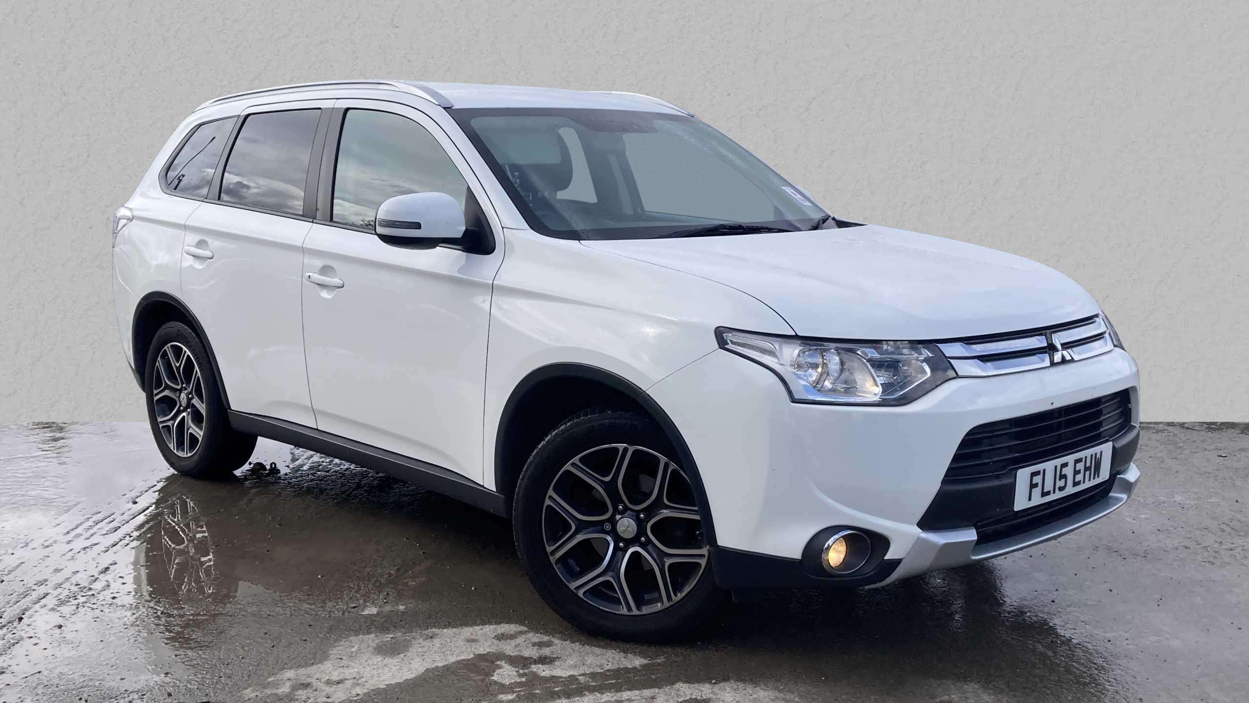 Main listing image - Mitsubishi Outlander