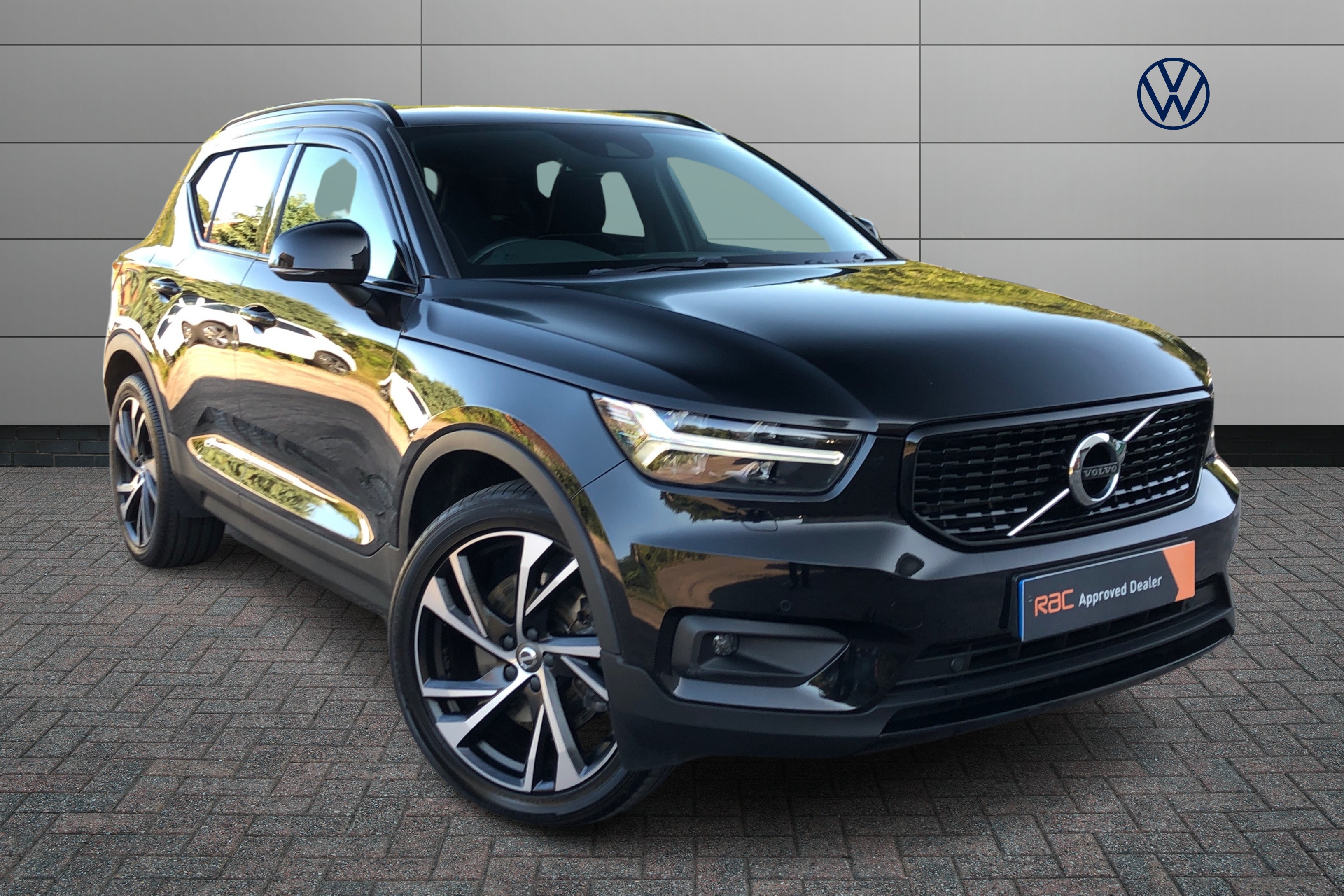 Main listing image - Volvo XC40 Recharge