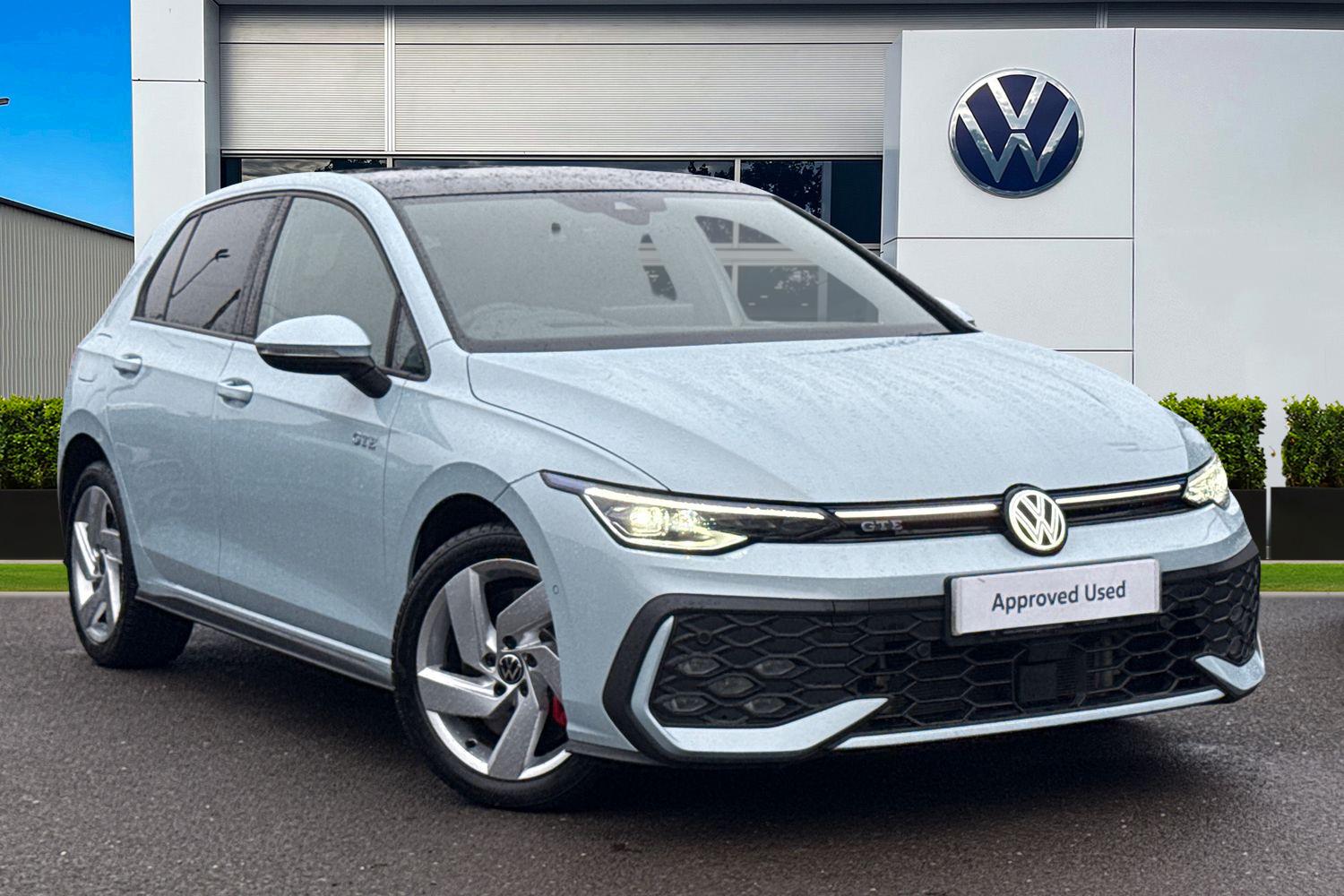 Main listing image - Volkswagen Golf GTE