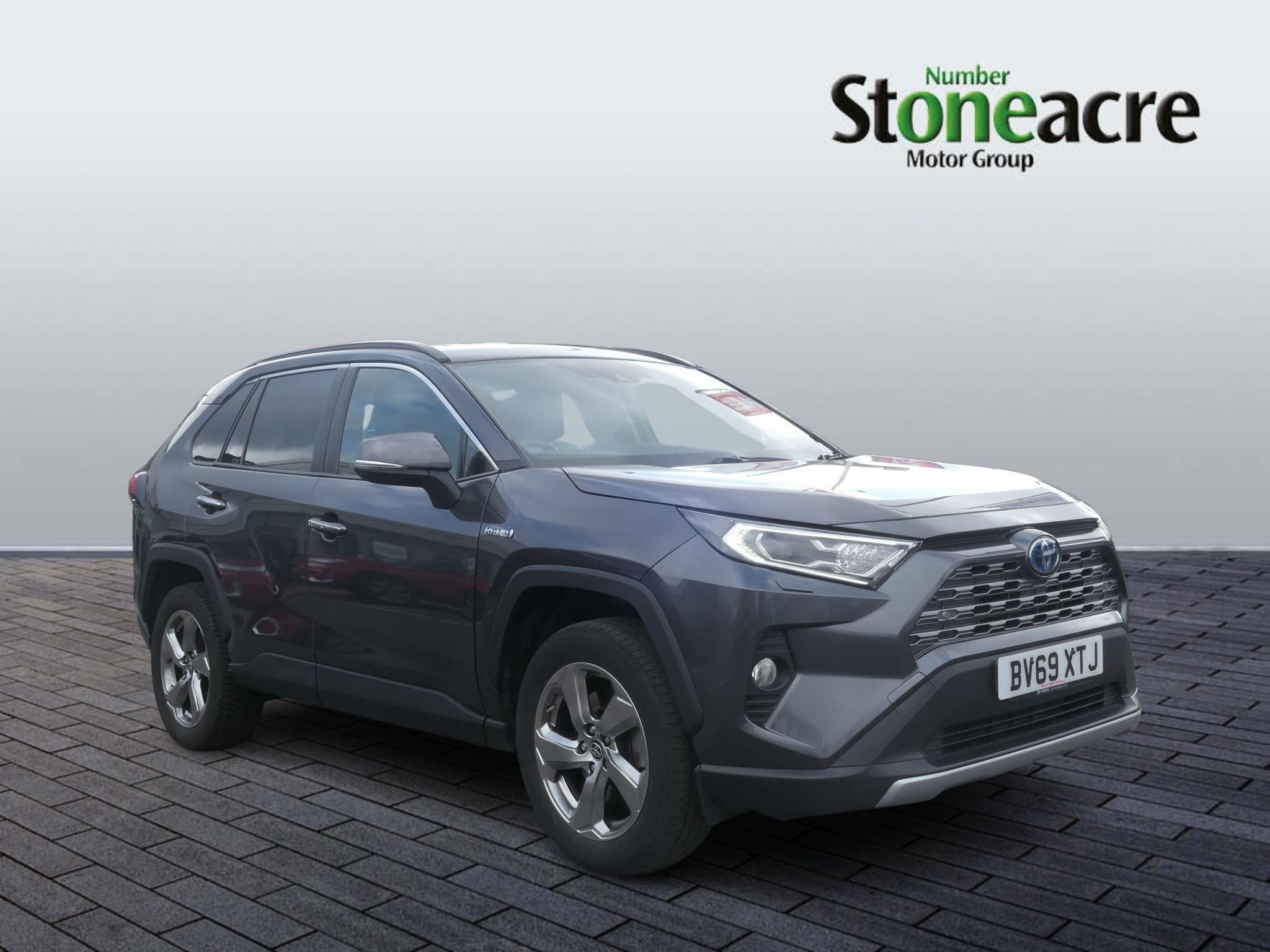 Main listing image - Toyota RAV4