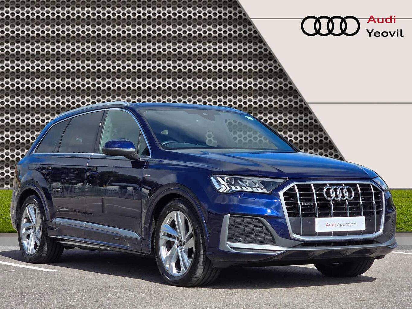 Main listing image - Audi Q7