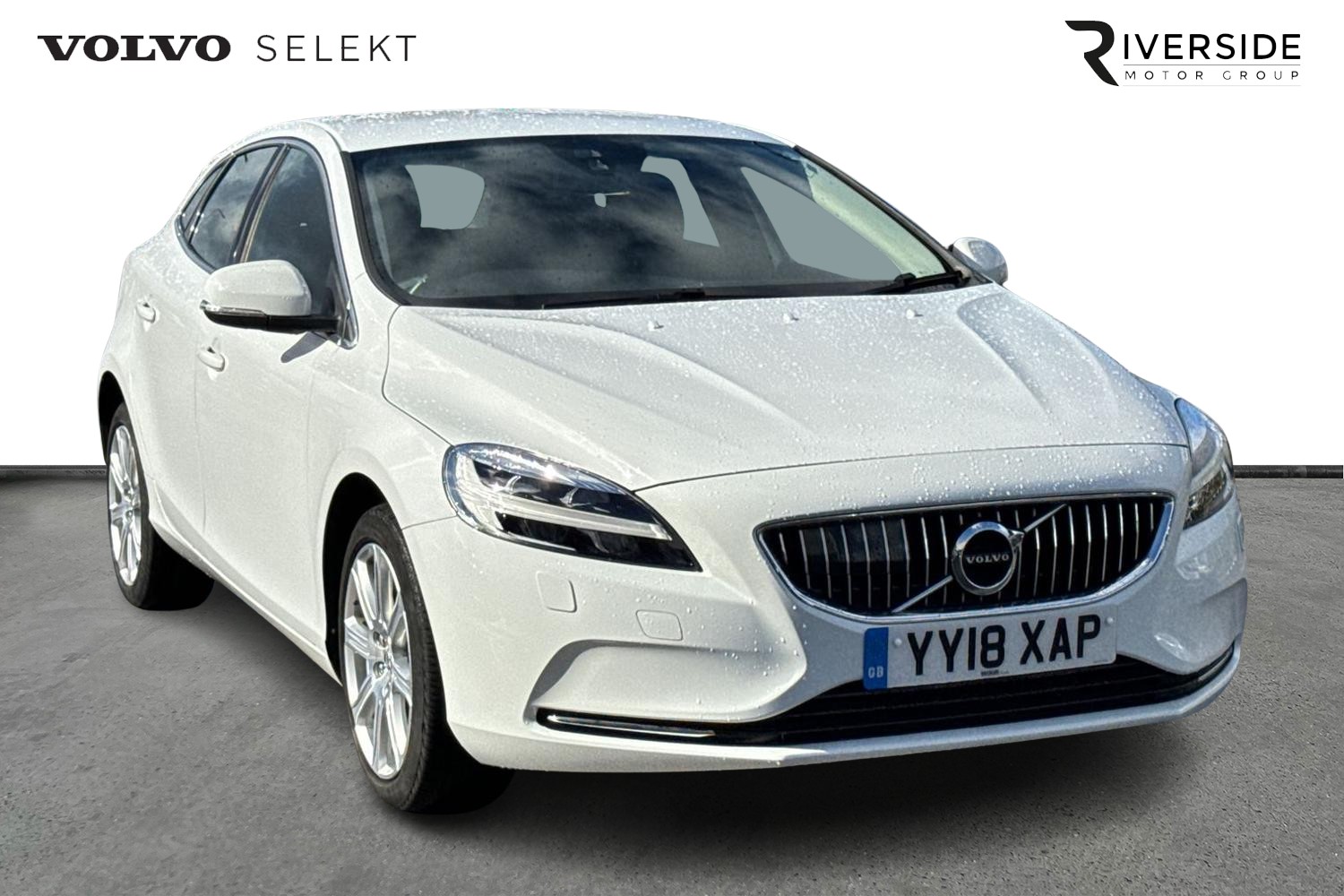 Main listing image - Volvo V40