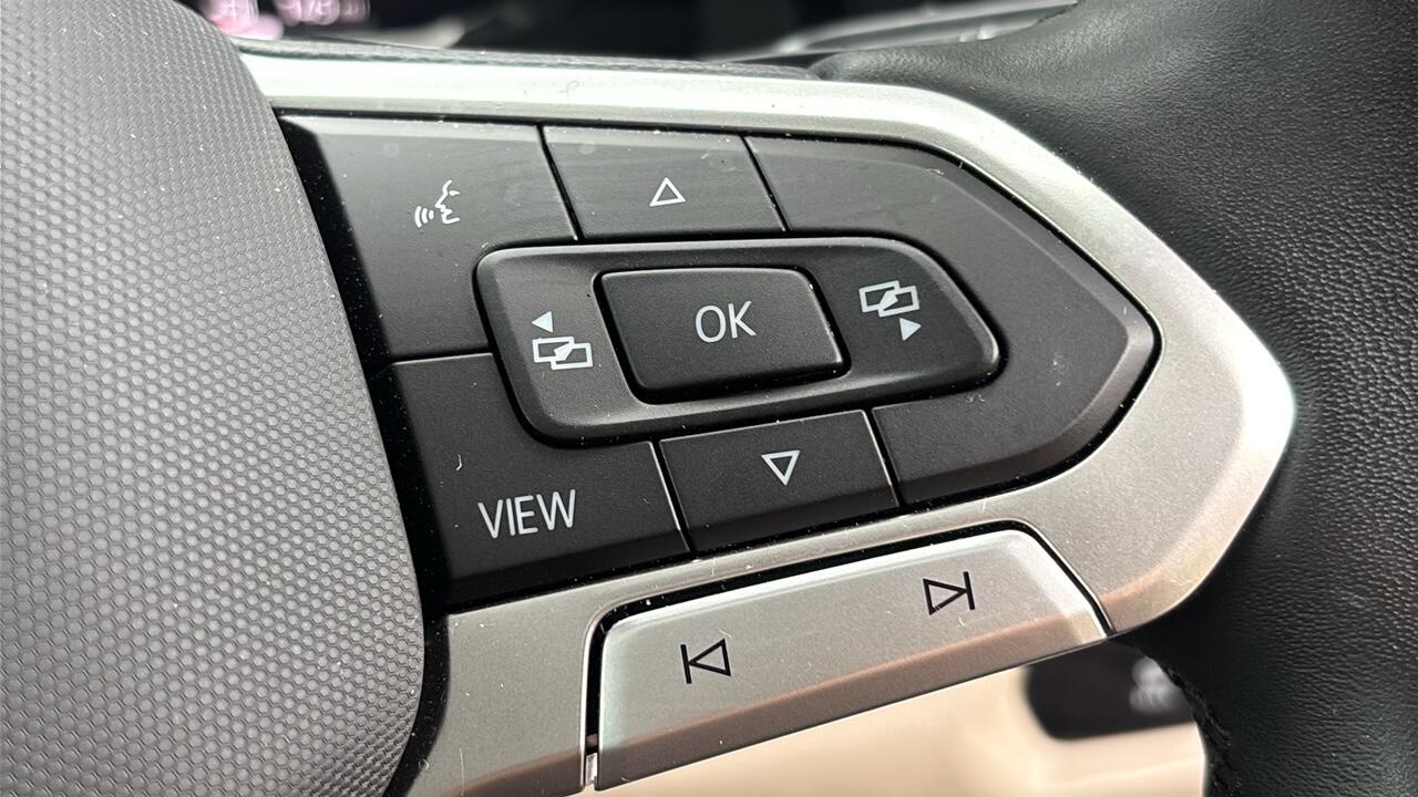 Main listing image - Volkswagen Multivan
