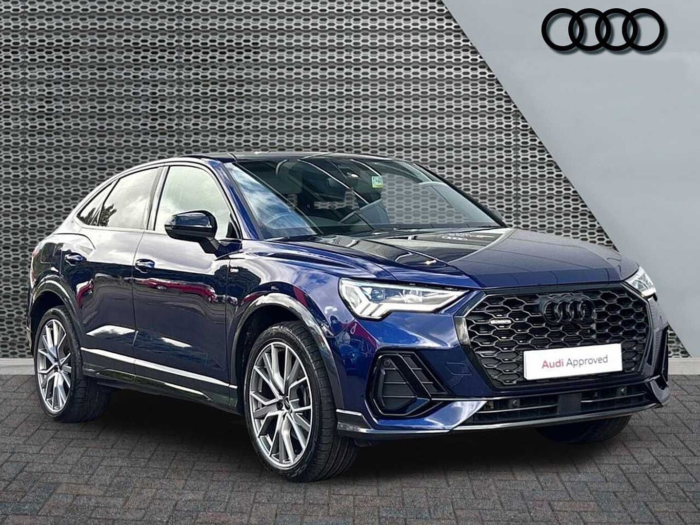 Main listing image - Audi Q3