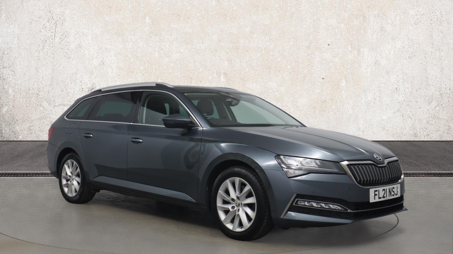 Main listing image - Skoda Superb Estate