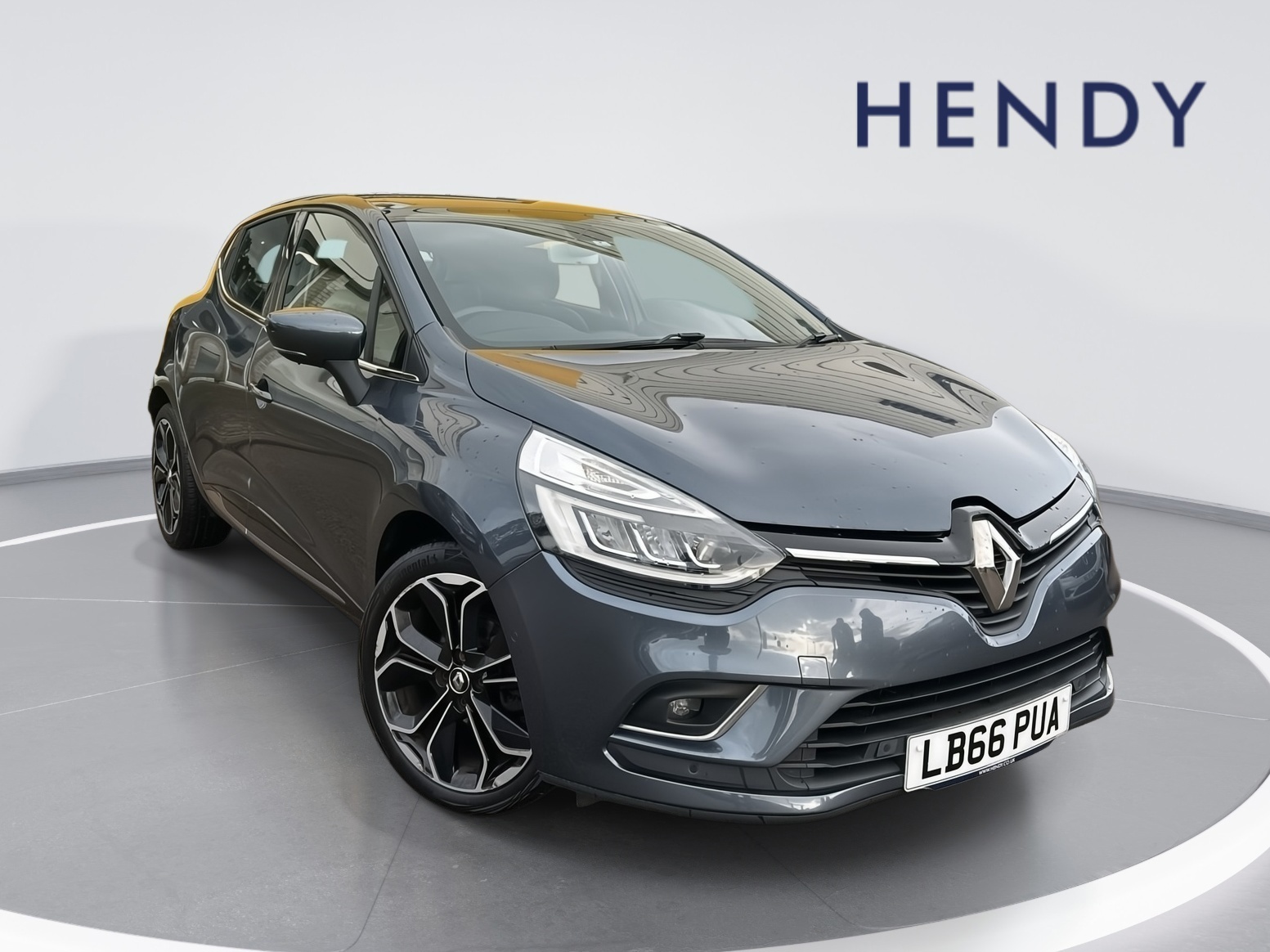 Main listing image - Renault Clio