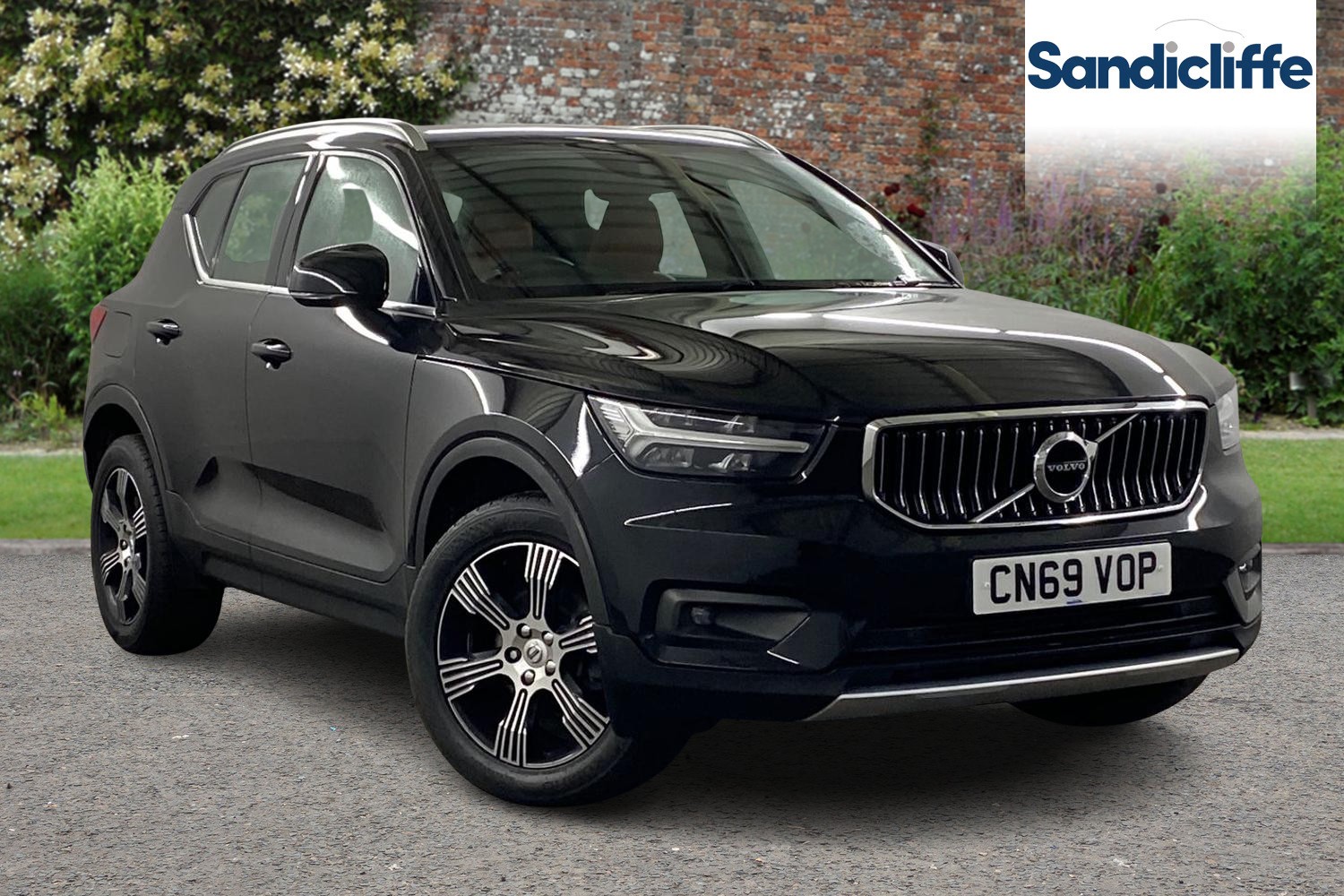 Main listing image - Volvo XC40