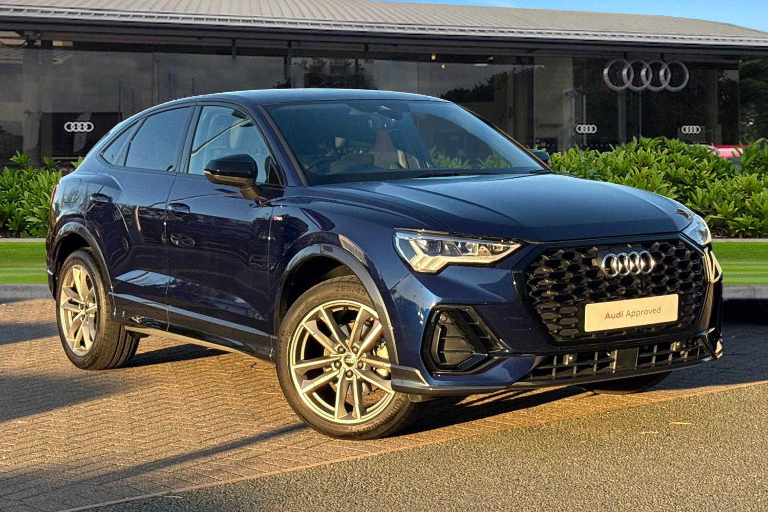 Main listing image - Audi Q3