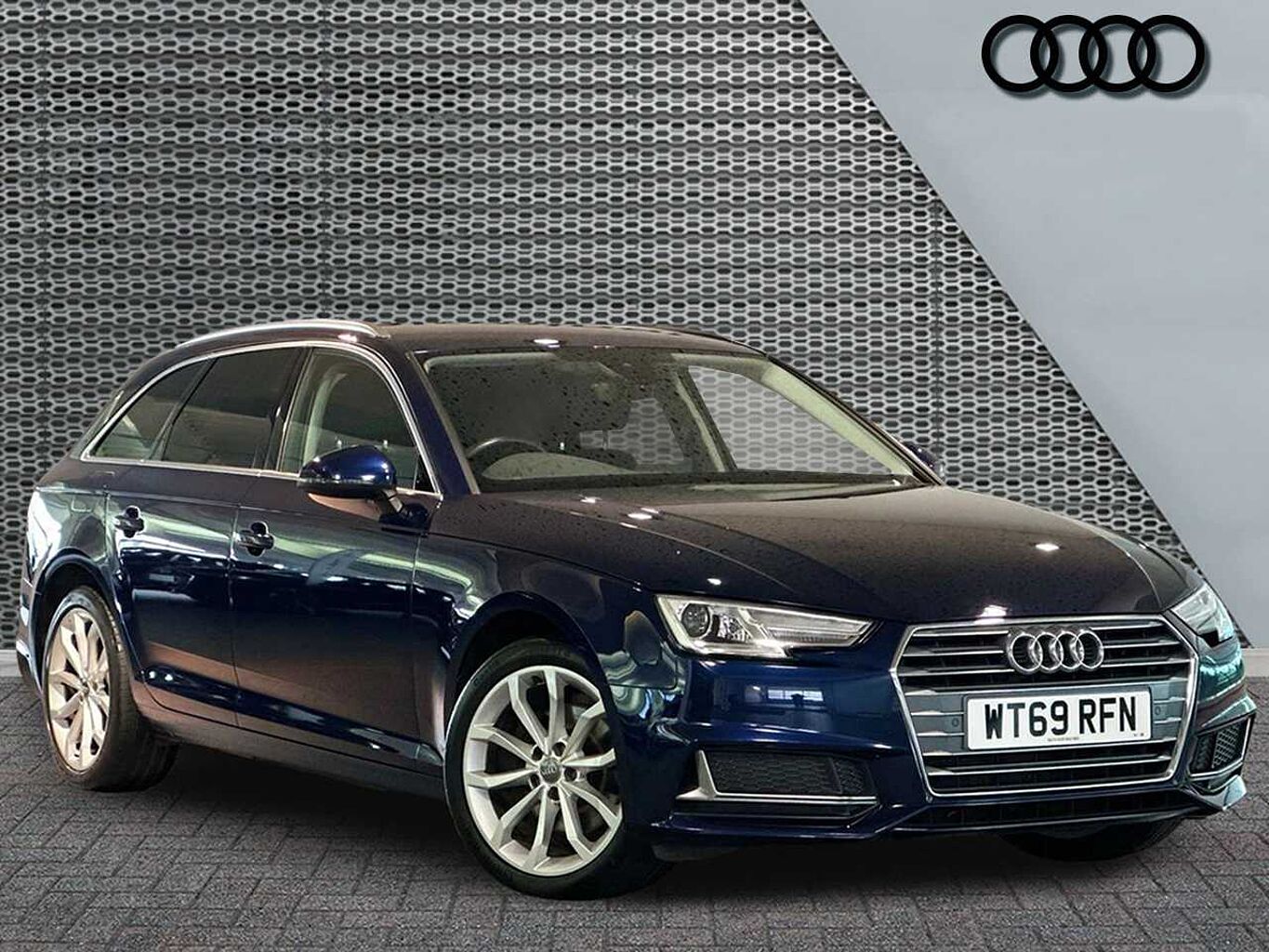 Main listing image - Audi A4