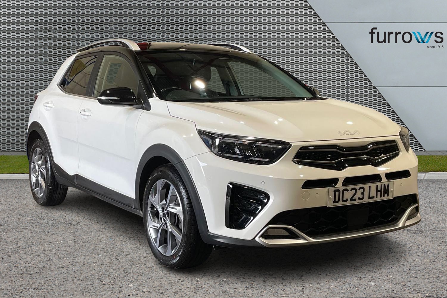 Main listing image - Kia Stonic