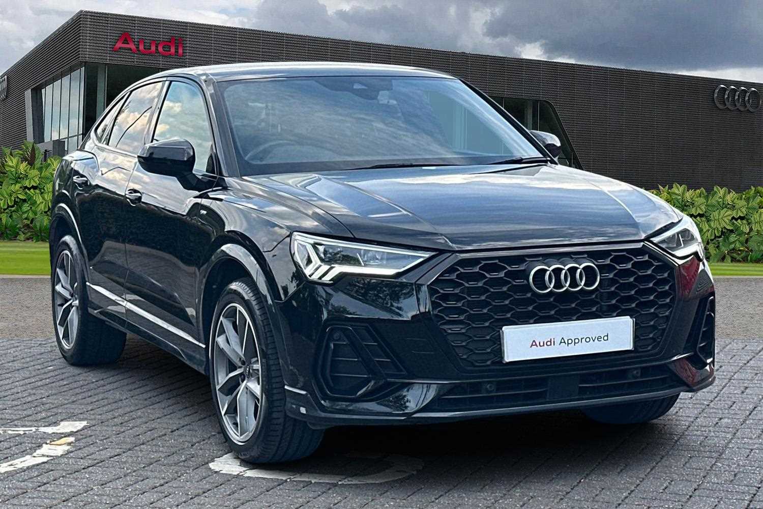 Main listing image - Audi Q3
